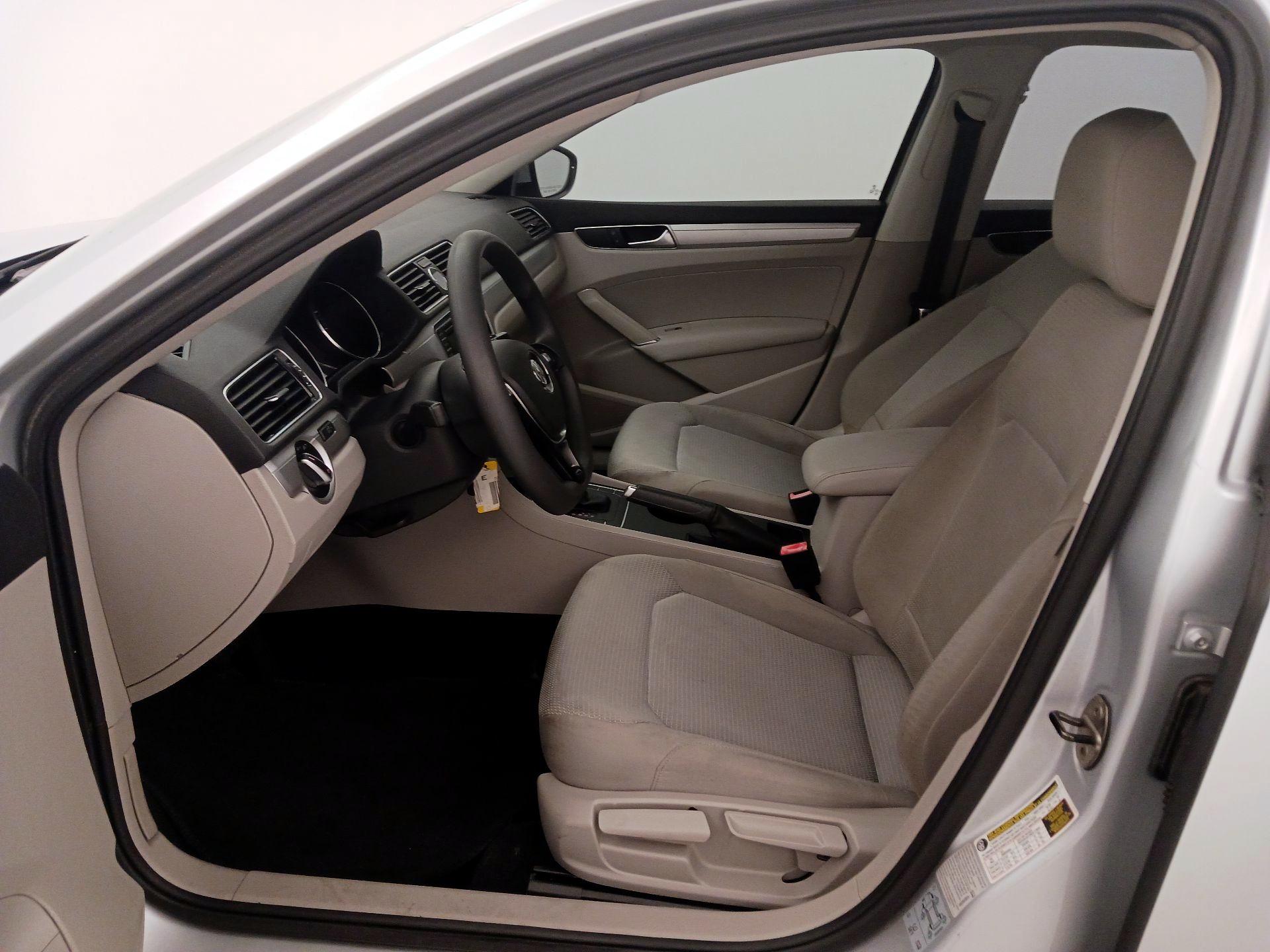 Thumbnail: 2016 Volkswagen Passat - 11