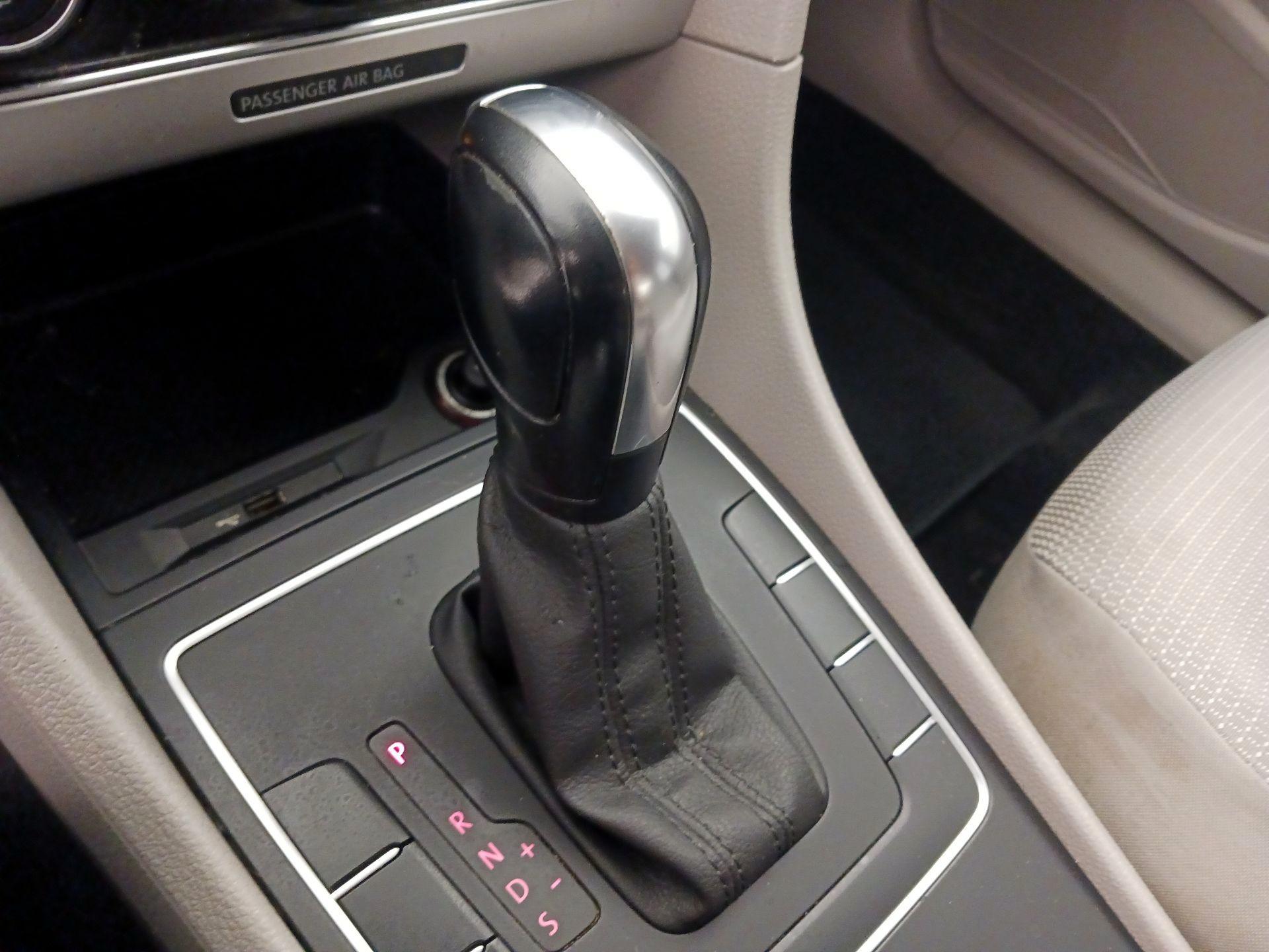 Thumbnail: 2016 Volkswagen Passat - 17