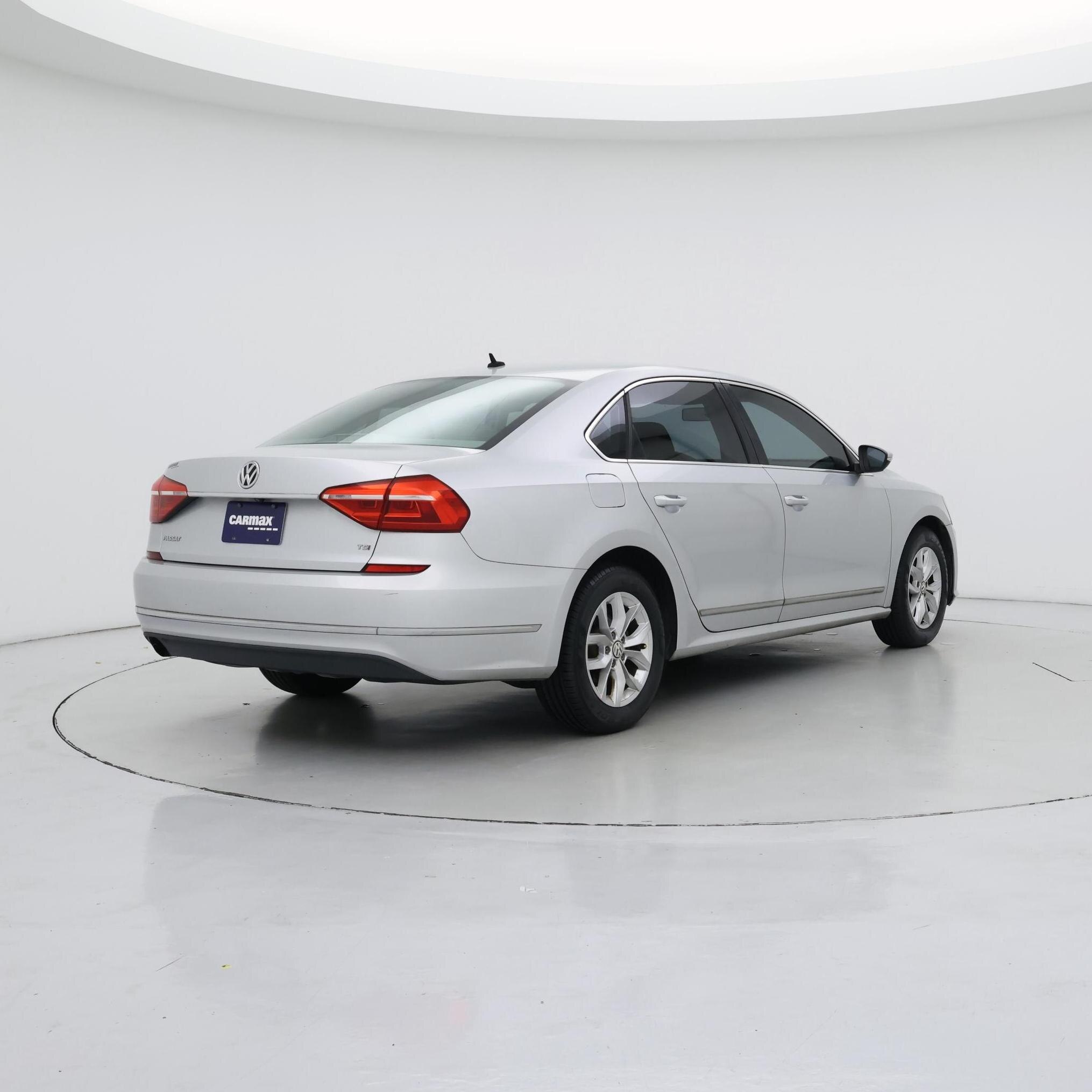 Thumbnail: 2016 Volkswagen Passat - 8