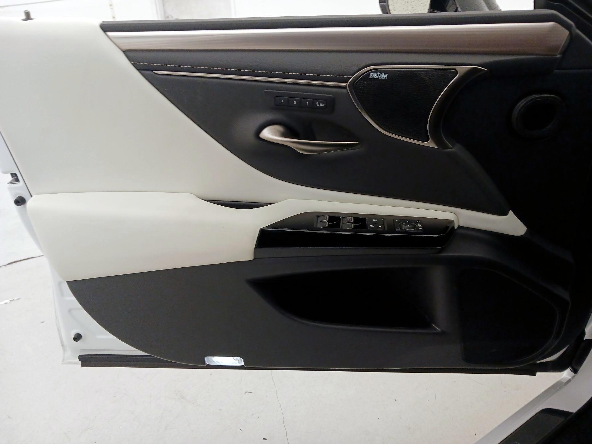 Thumbnail: 2023 Lexus ES - 12