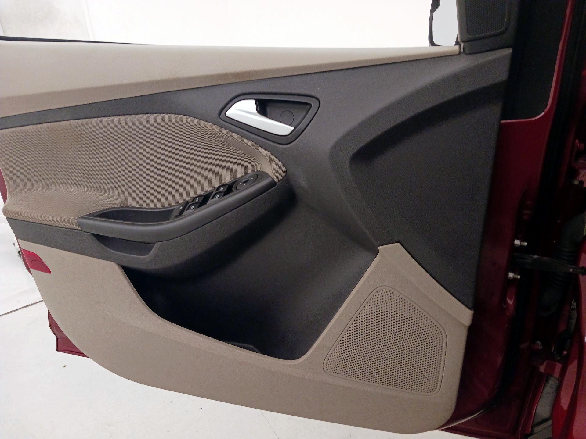 Thumbnail: 2014 Ford Focus - 12