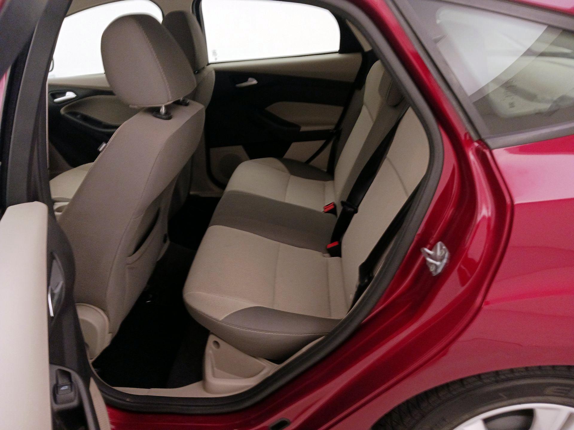 Thumbnail: 2014 Ford Focus - 18