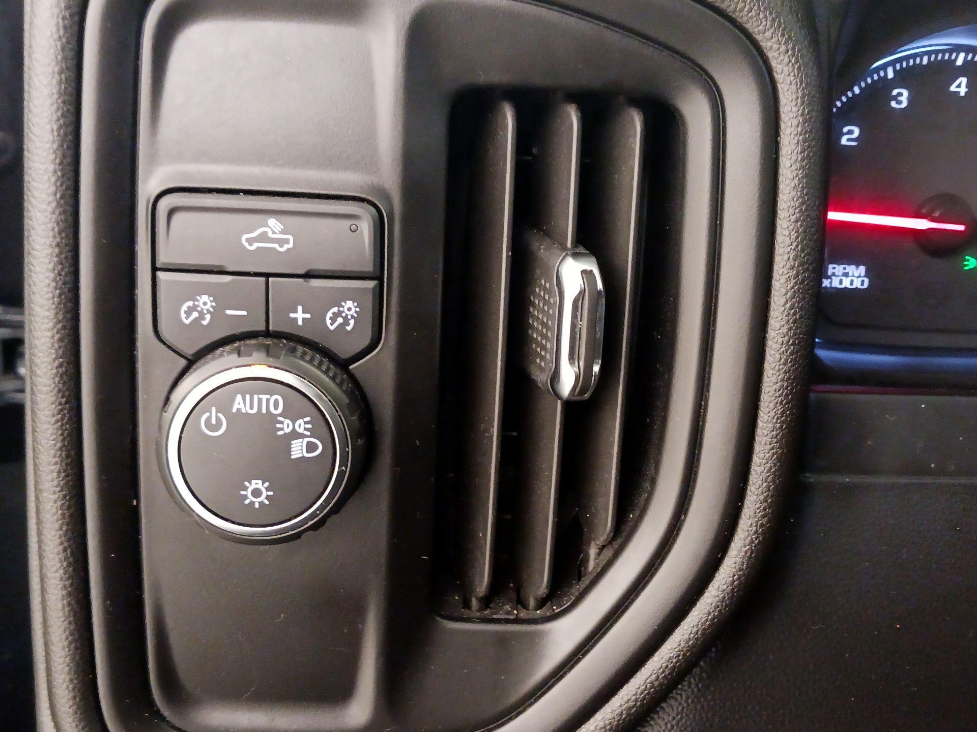 Thumbnail: 2019 Chevrolet Silverado 1500 - 13