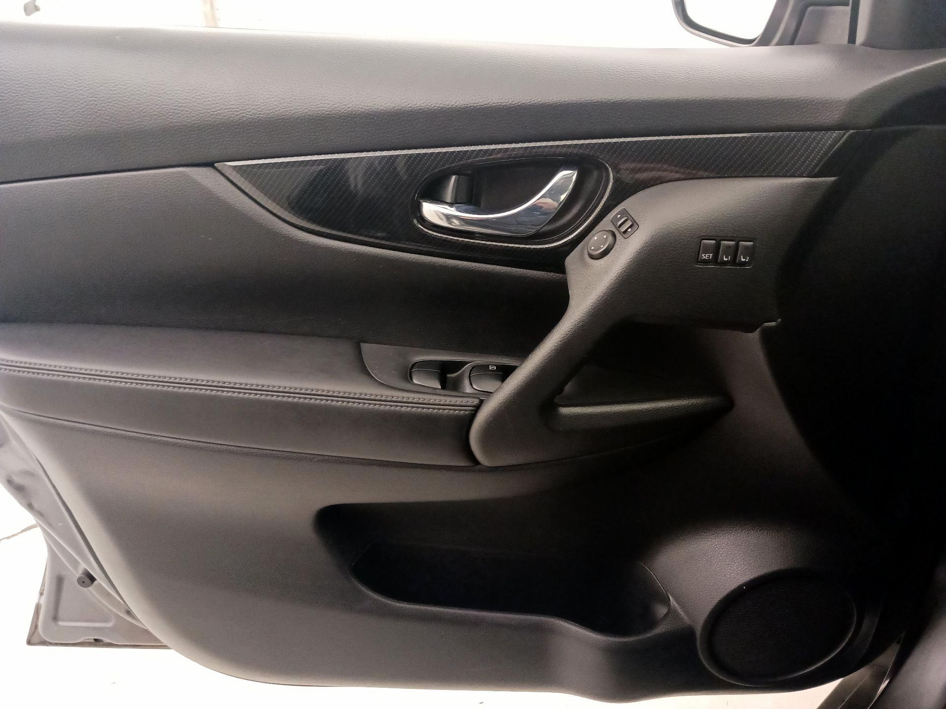 Thumbnail: 2017 Nissan Rogue - 12