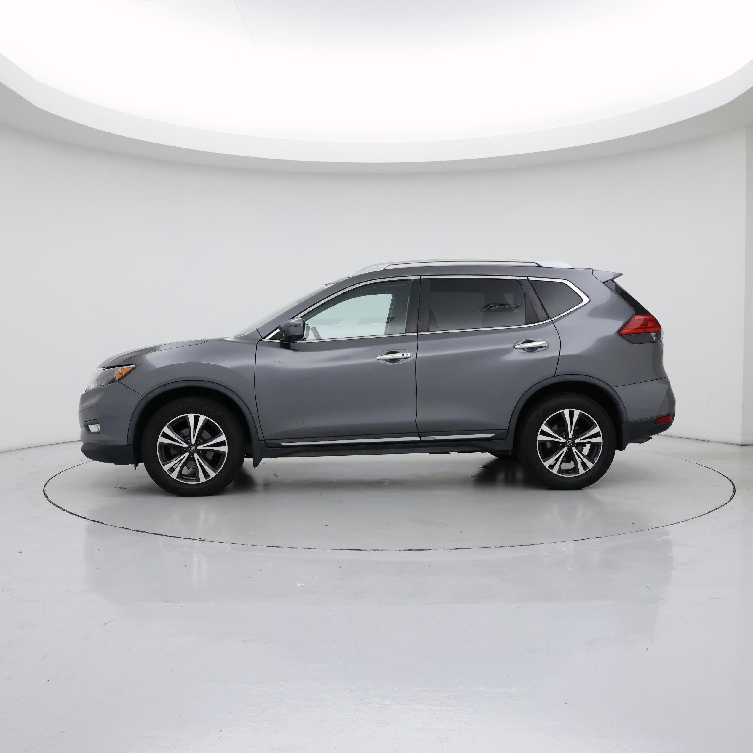 Thumbnail: 2017 Nissan Rogue - 3