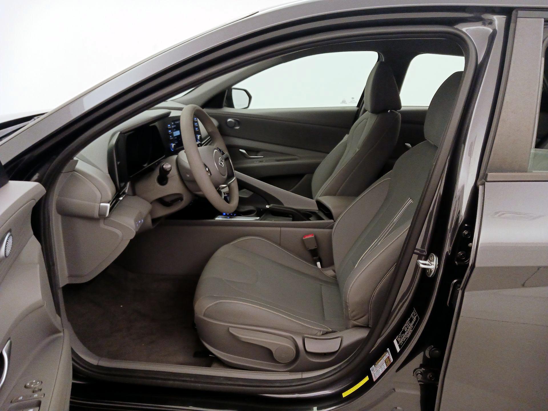 Thumbnail: 2022 Hyundai Elantra - 11