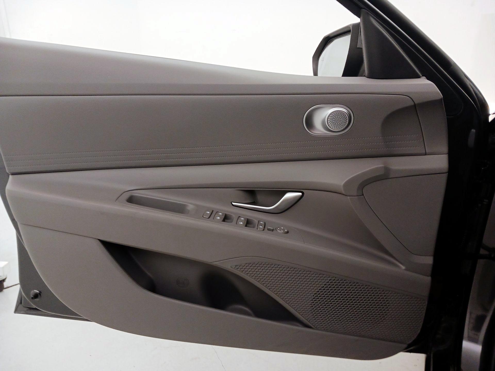 Thumbnail: 2022 Hyundai Elantra - 12