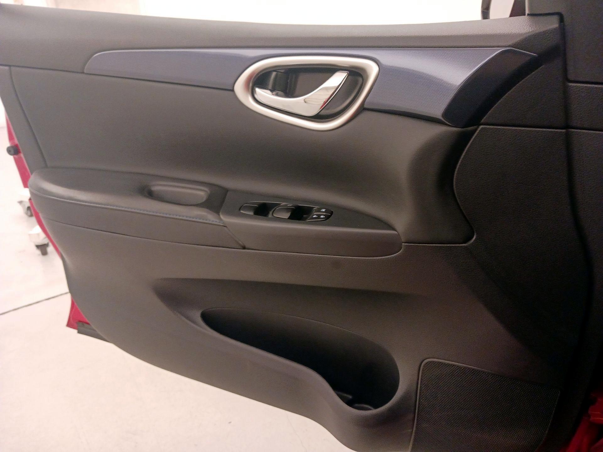 Thumbnail: 2016 Nissan Sentra - 12