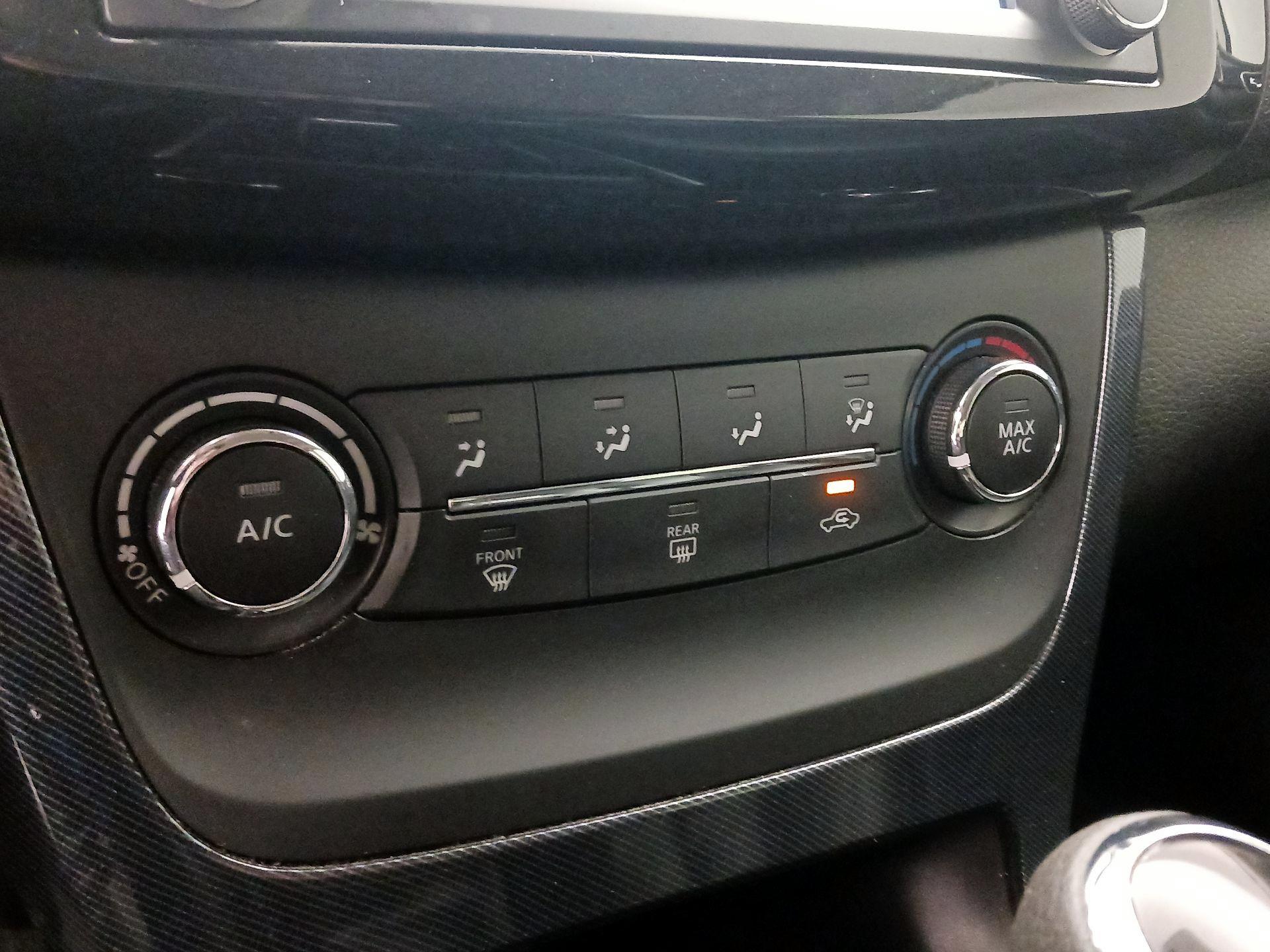 Thumbnail: 2016 Nissan Sentra - 17