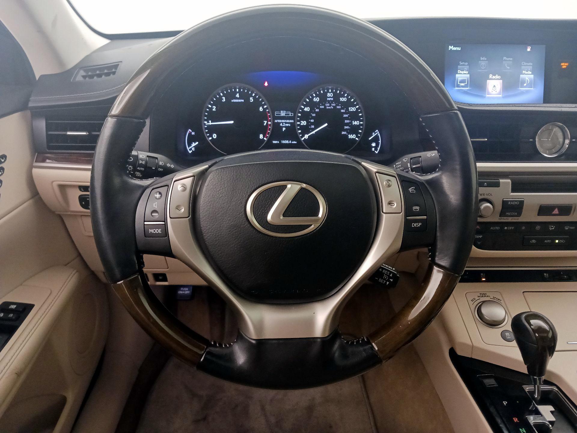 Thumbnail: 2015 Lexus ES - 10