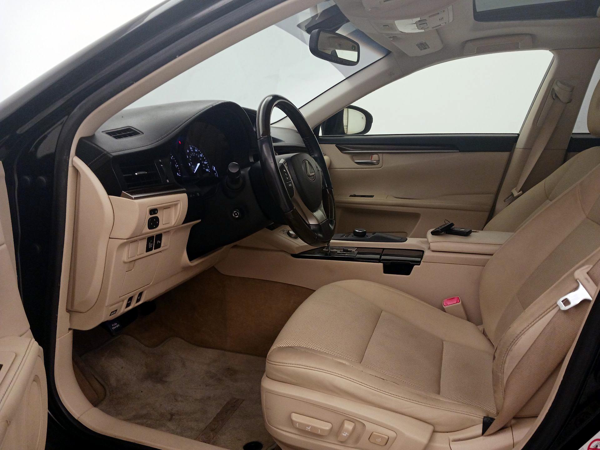 Thumbnail: 2015 Lexus ES - 11