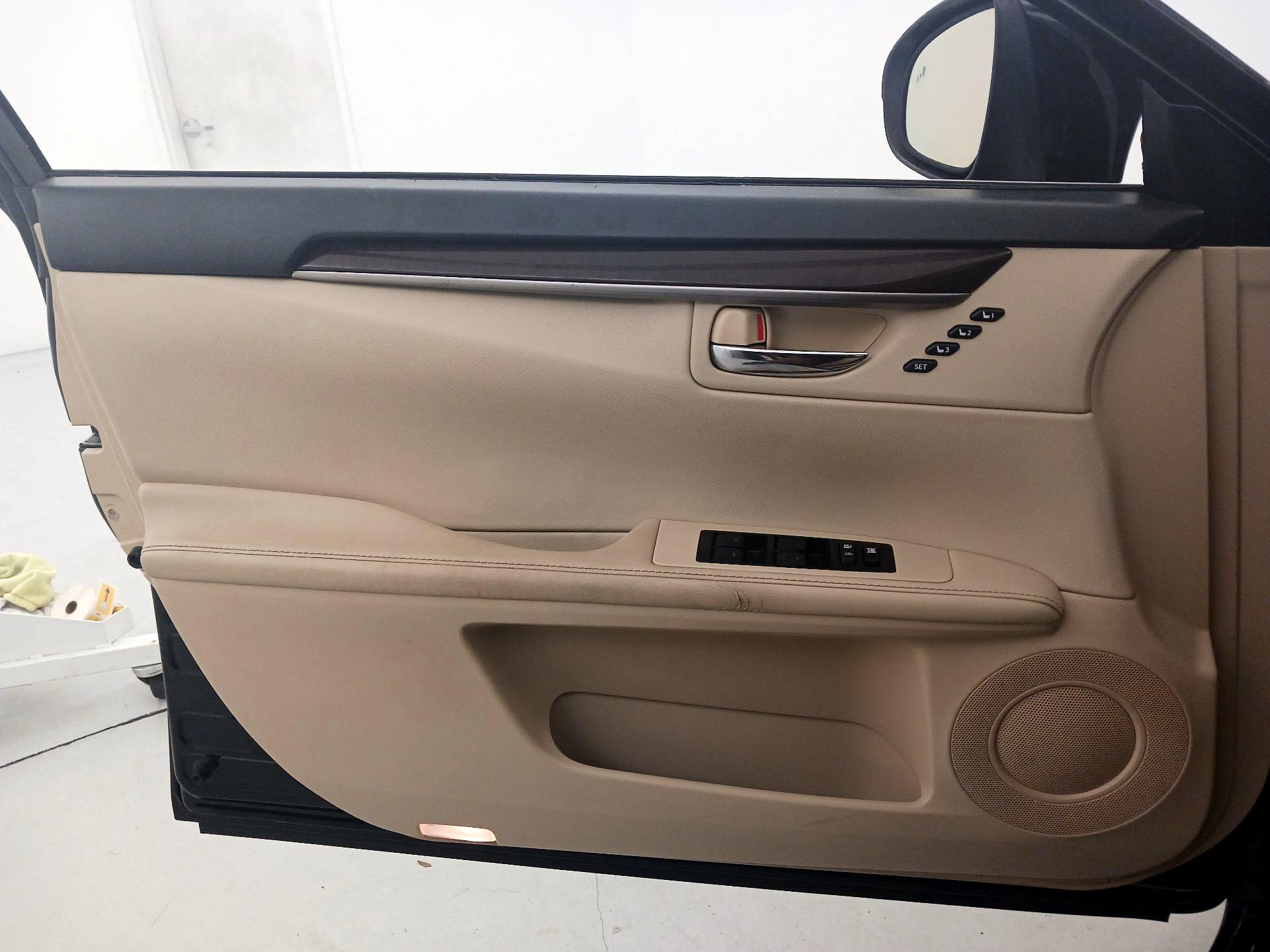 Thumbnail: 2015 Lexus ES - 12