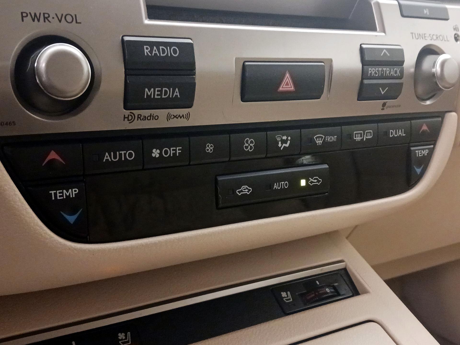 Thumbnail: 2015 Lexus ES - 16