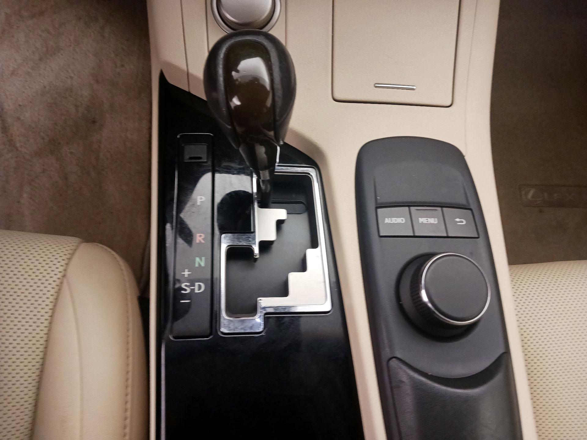 Thumbnail: 2015 Lexus ES - 17