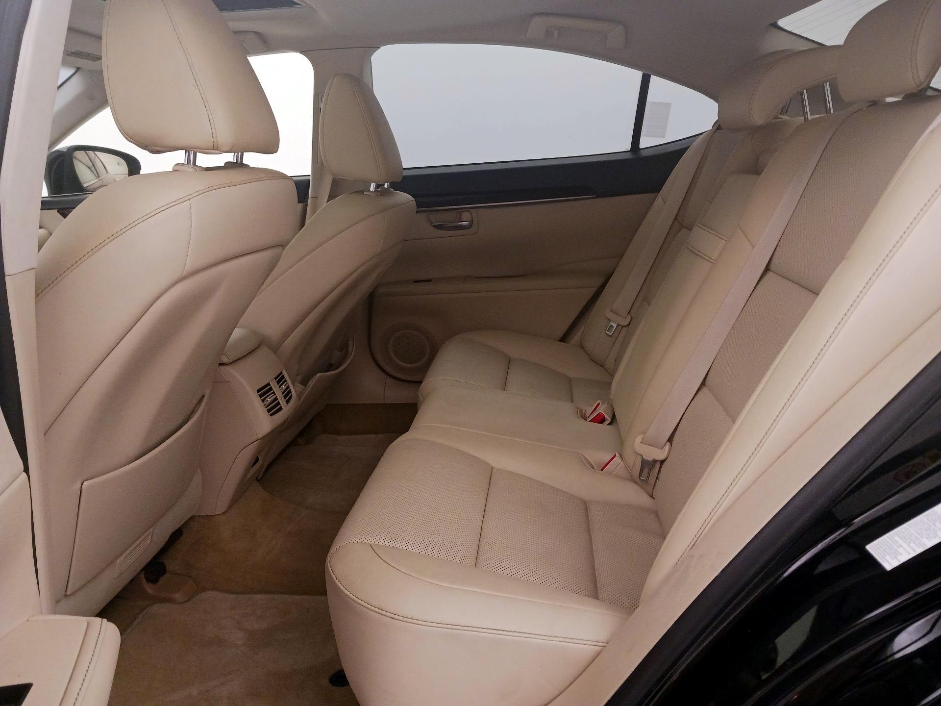 Thumbnail: 2015 Lexus ES - 20