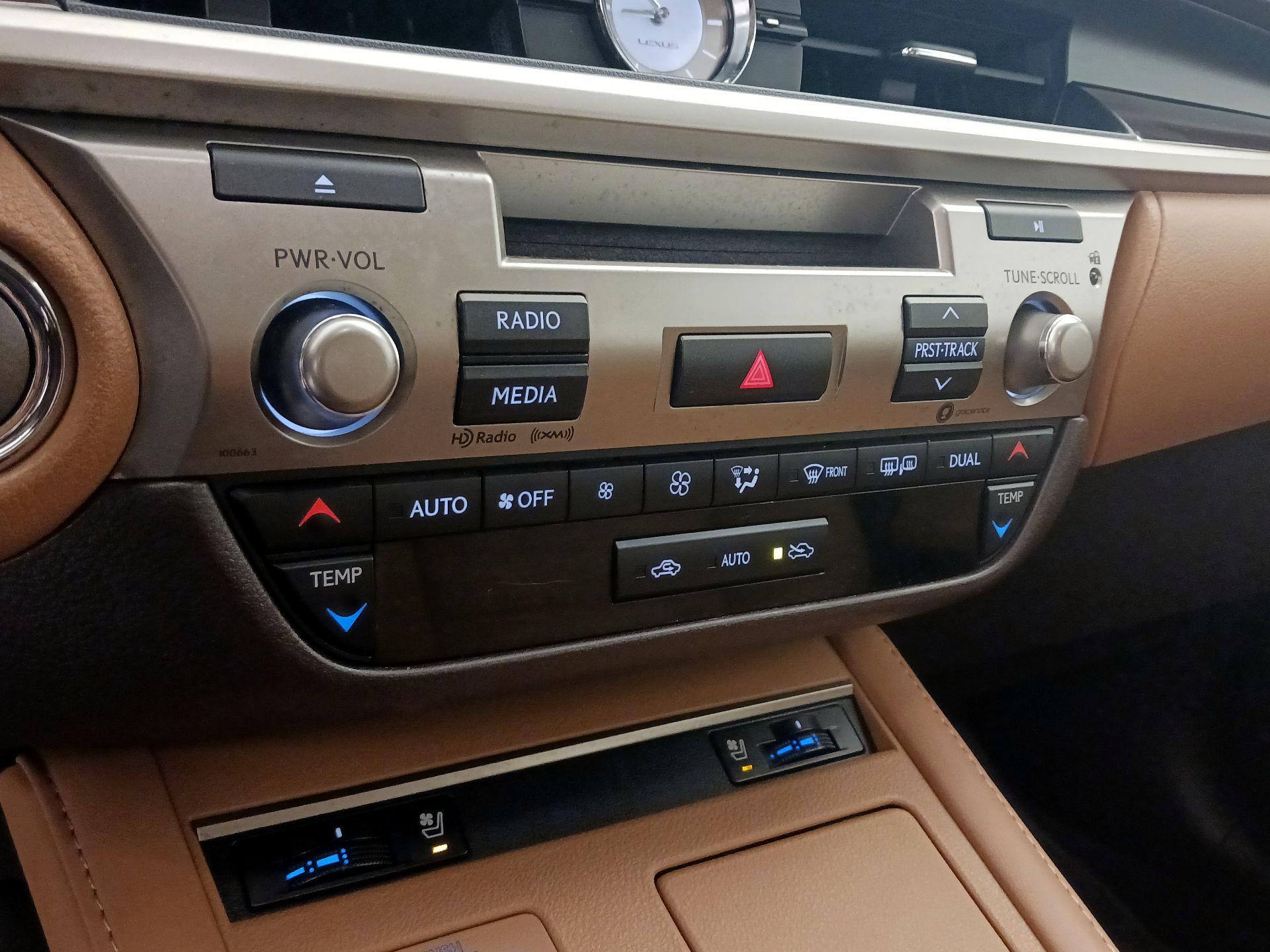 Thumbnail: 2017 Lexus ES - 16