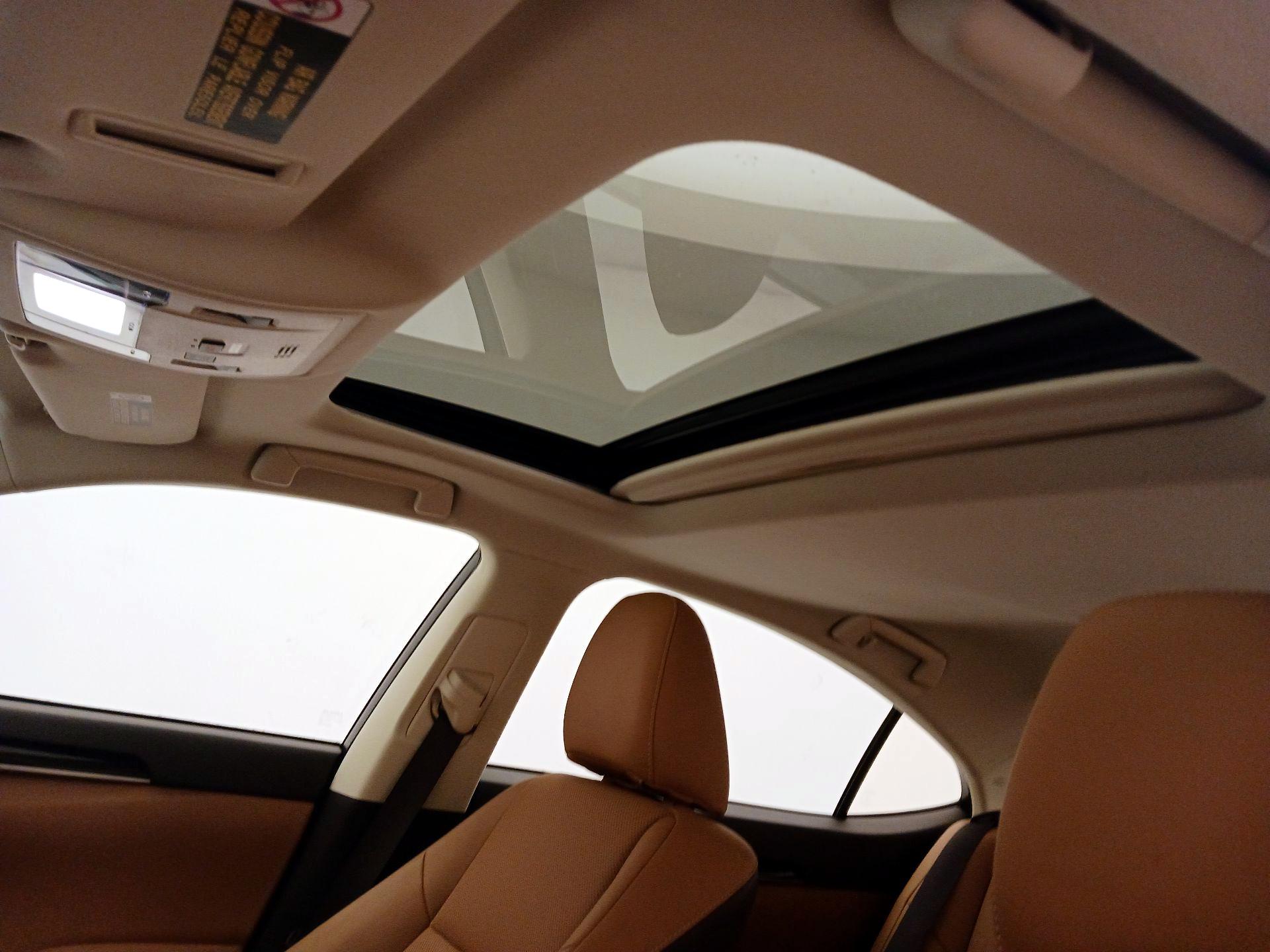Thumbnail: 2017 Lexus ES - 19