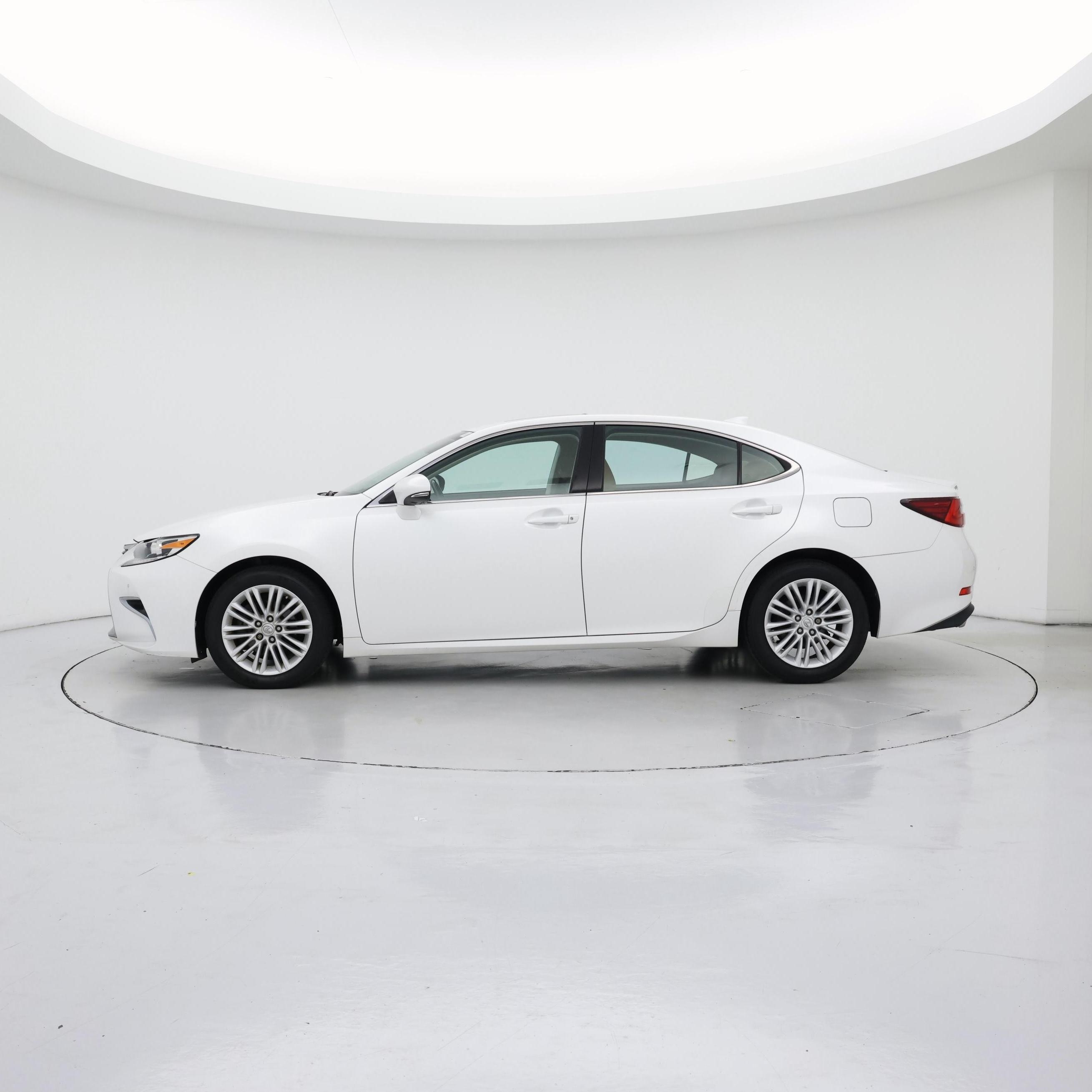 Thumbnail: 2017 Lexus ES - 3