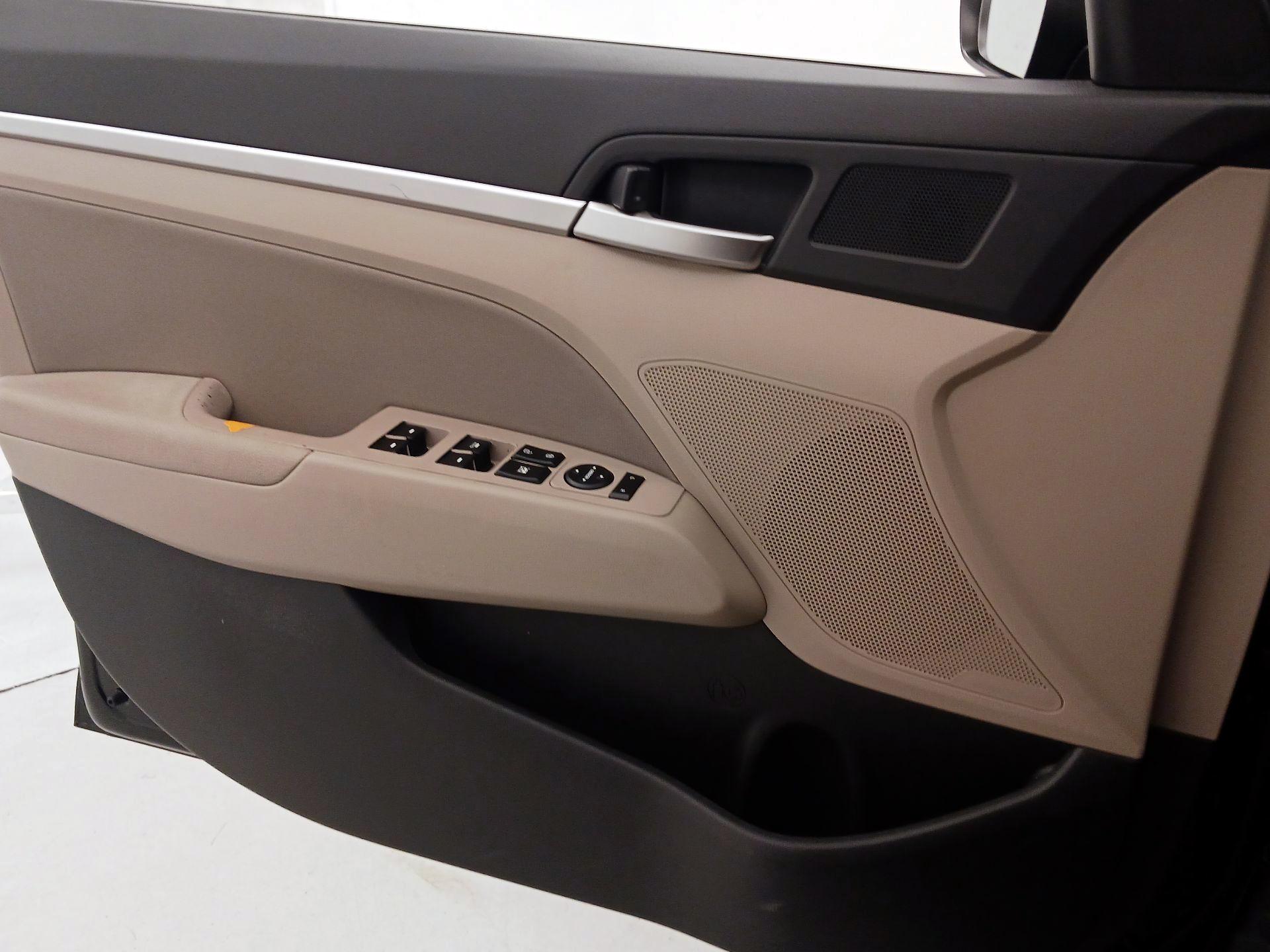 Thumbnail: 2020 Hyundai Elantra - 12