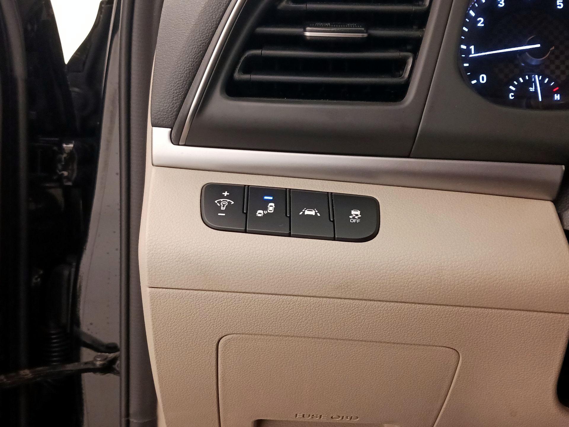 Thumbnail: 2020 Hyundai Elantra - 13