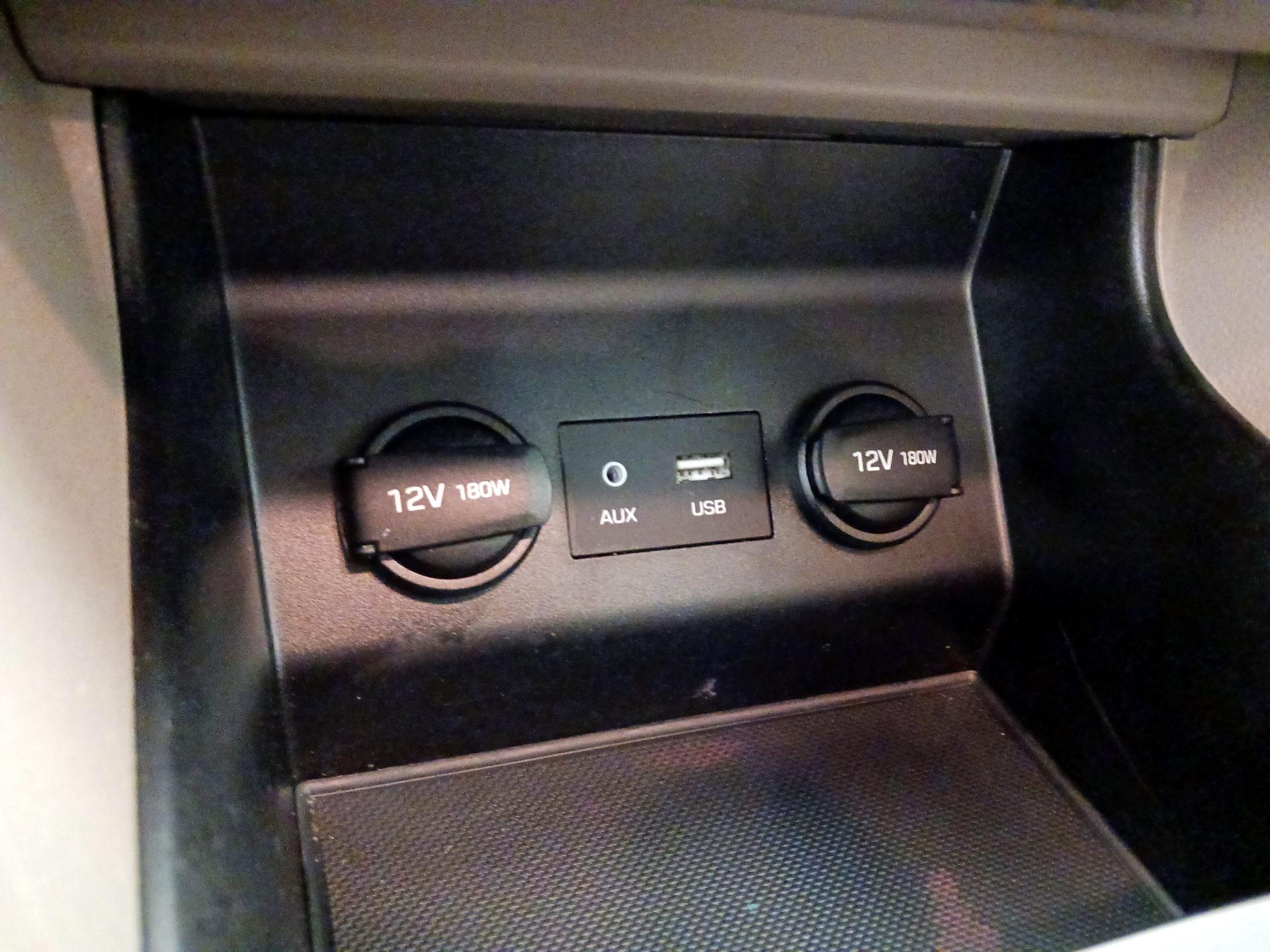 Thumbnail: 2020 Hyundai Elantra - 18