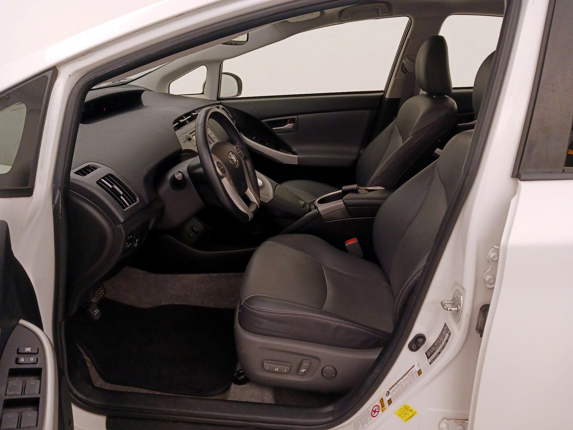 Thumbnail: 2014 Toyota Prius - 11