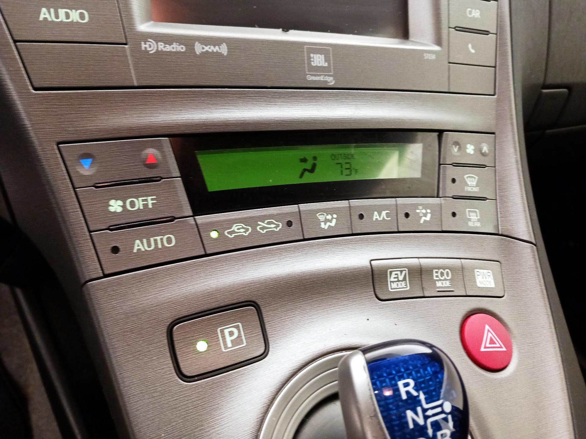 Thumbnail: 2014 Toyota Prius - 16