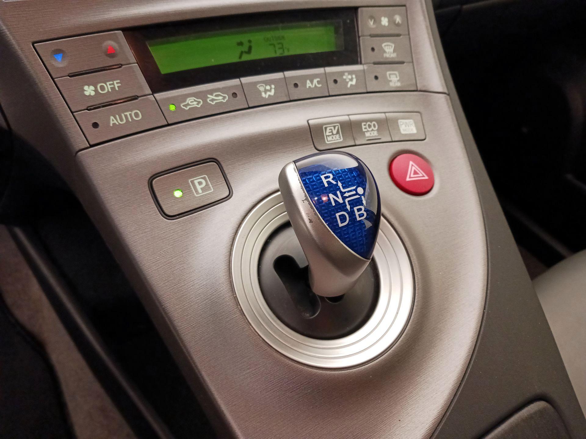 Thumbnail: 2014 Toyota Prius - 17