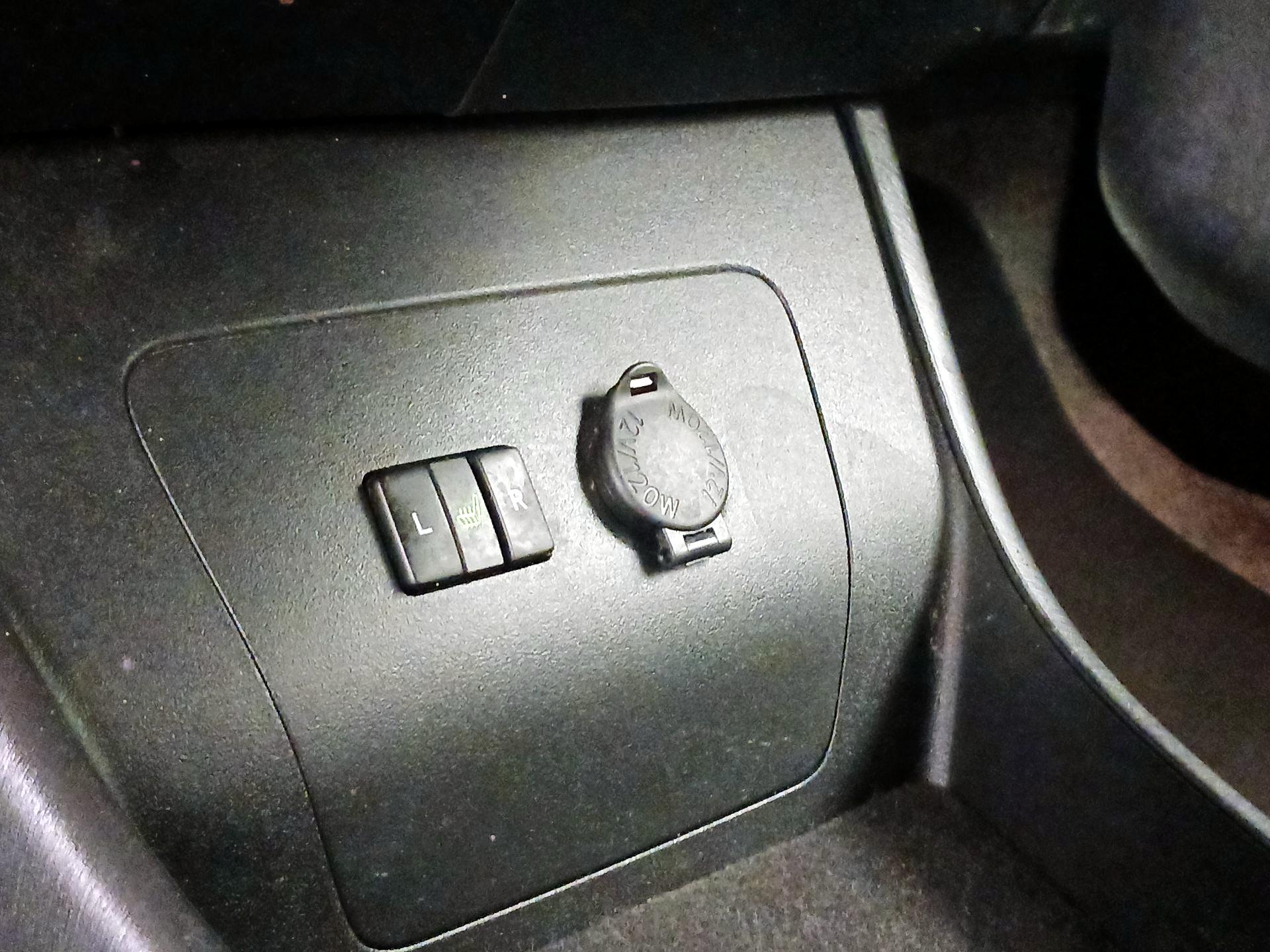 Thumbnail: 2014 Toyota Prius - 18