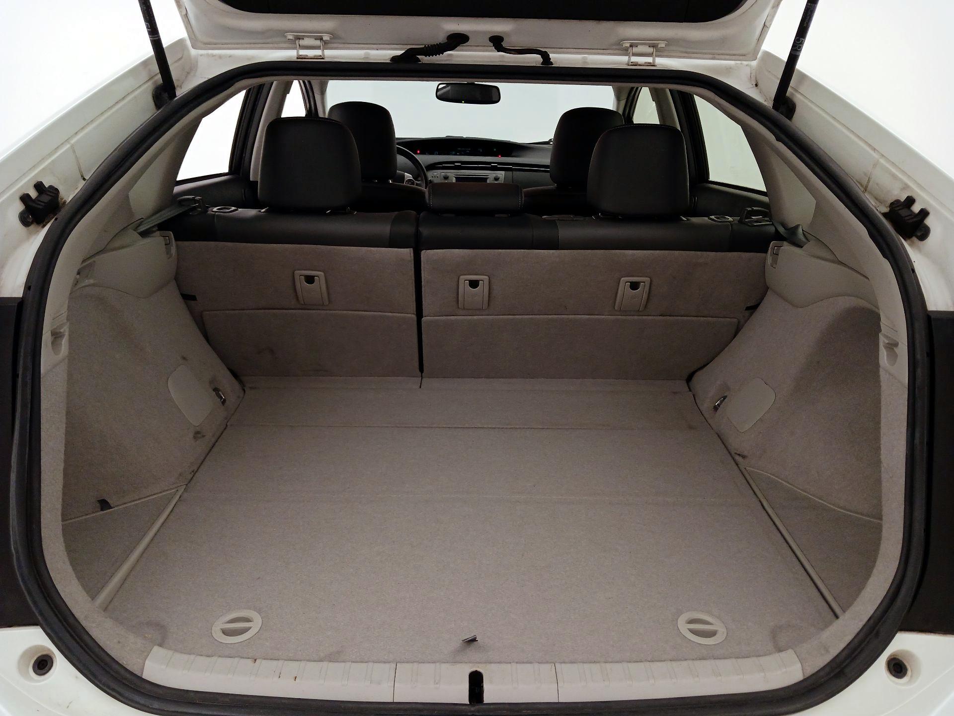 Thumbnail: 2014 Toyota Prius - 20