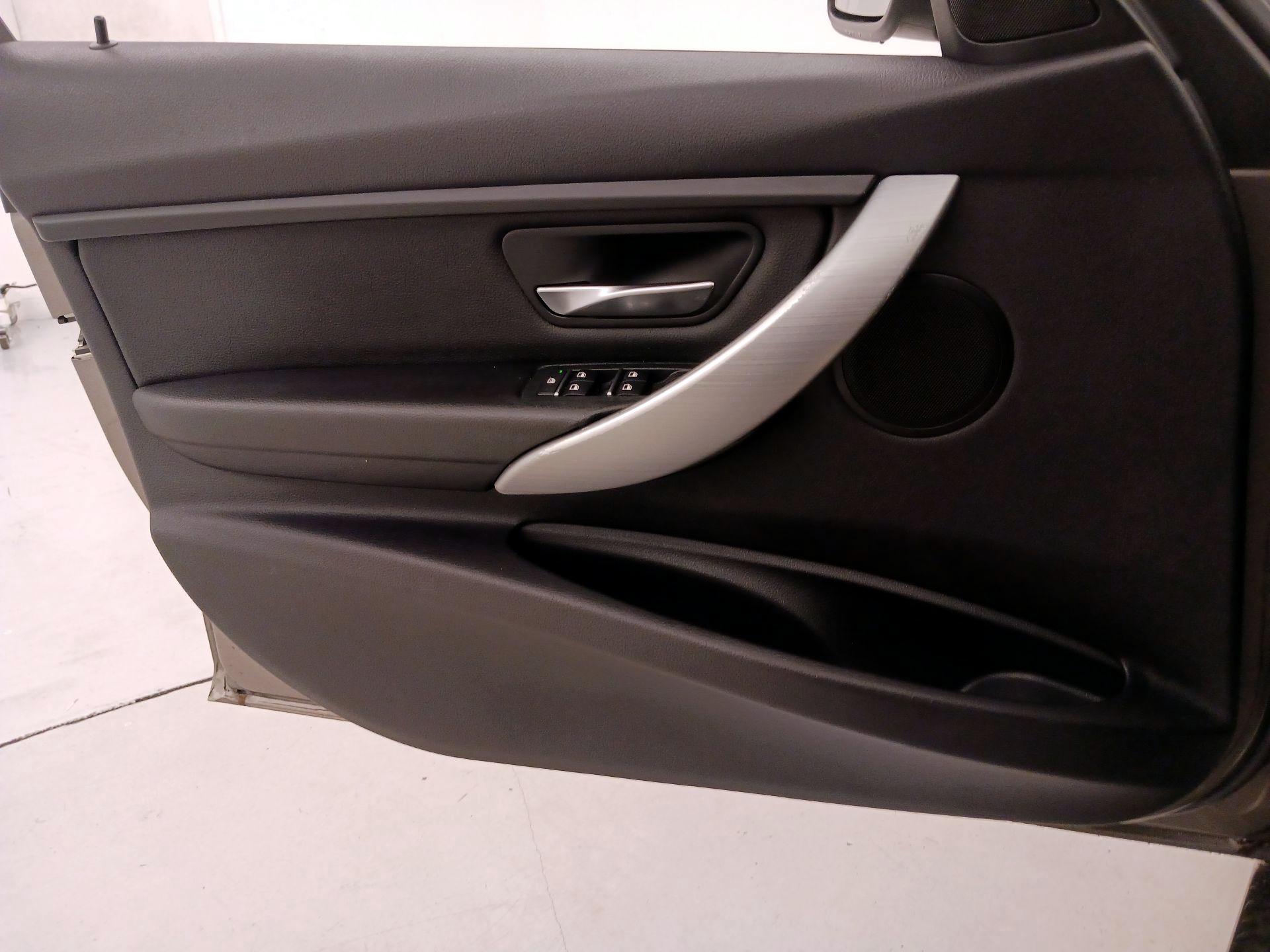 Thumbnail: 2016 BMW 3 Series - 12