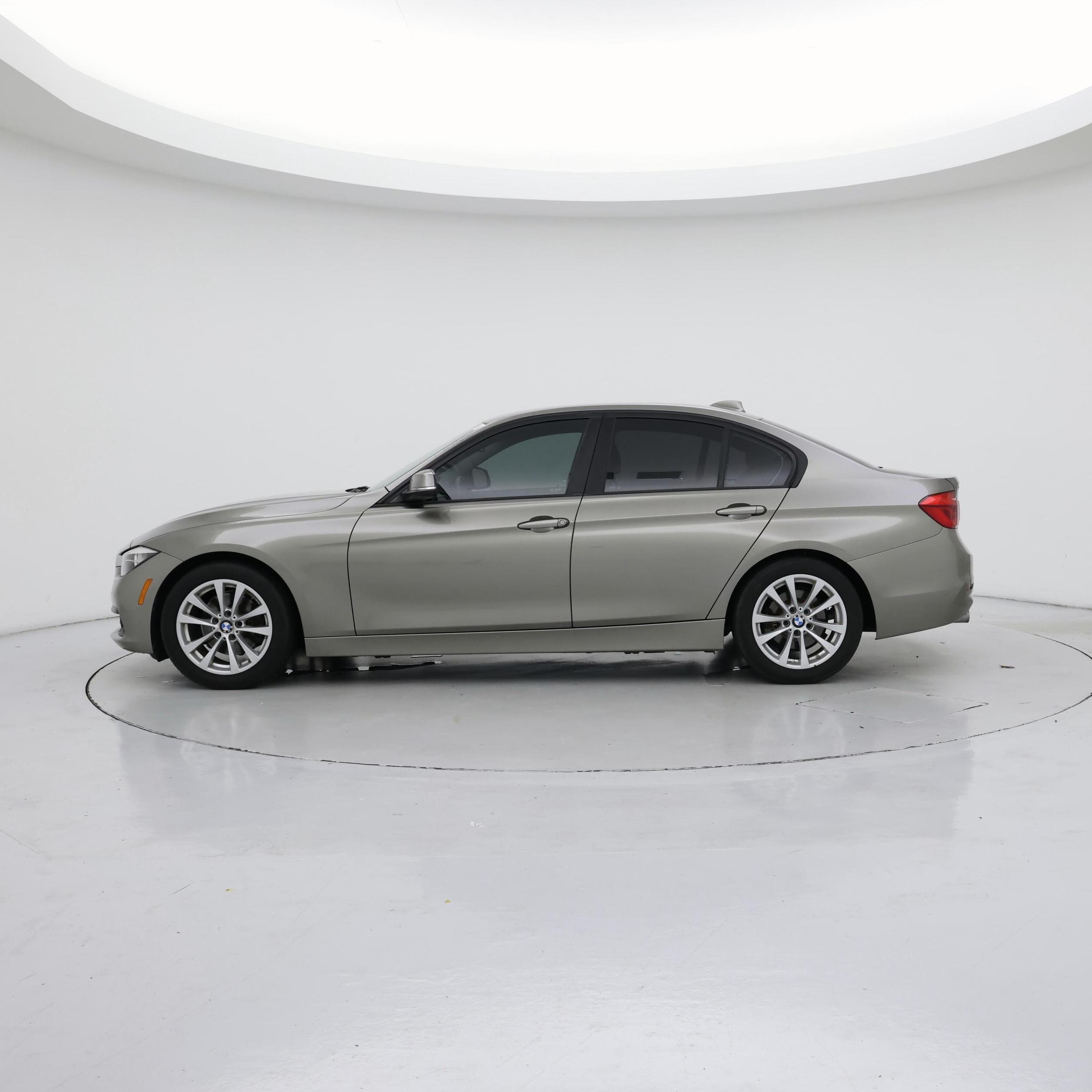Thumbnail: 2016 BMW 3 Series - 3