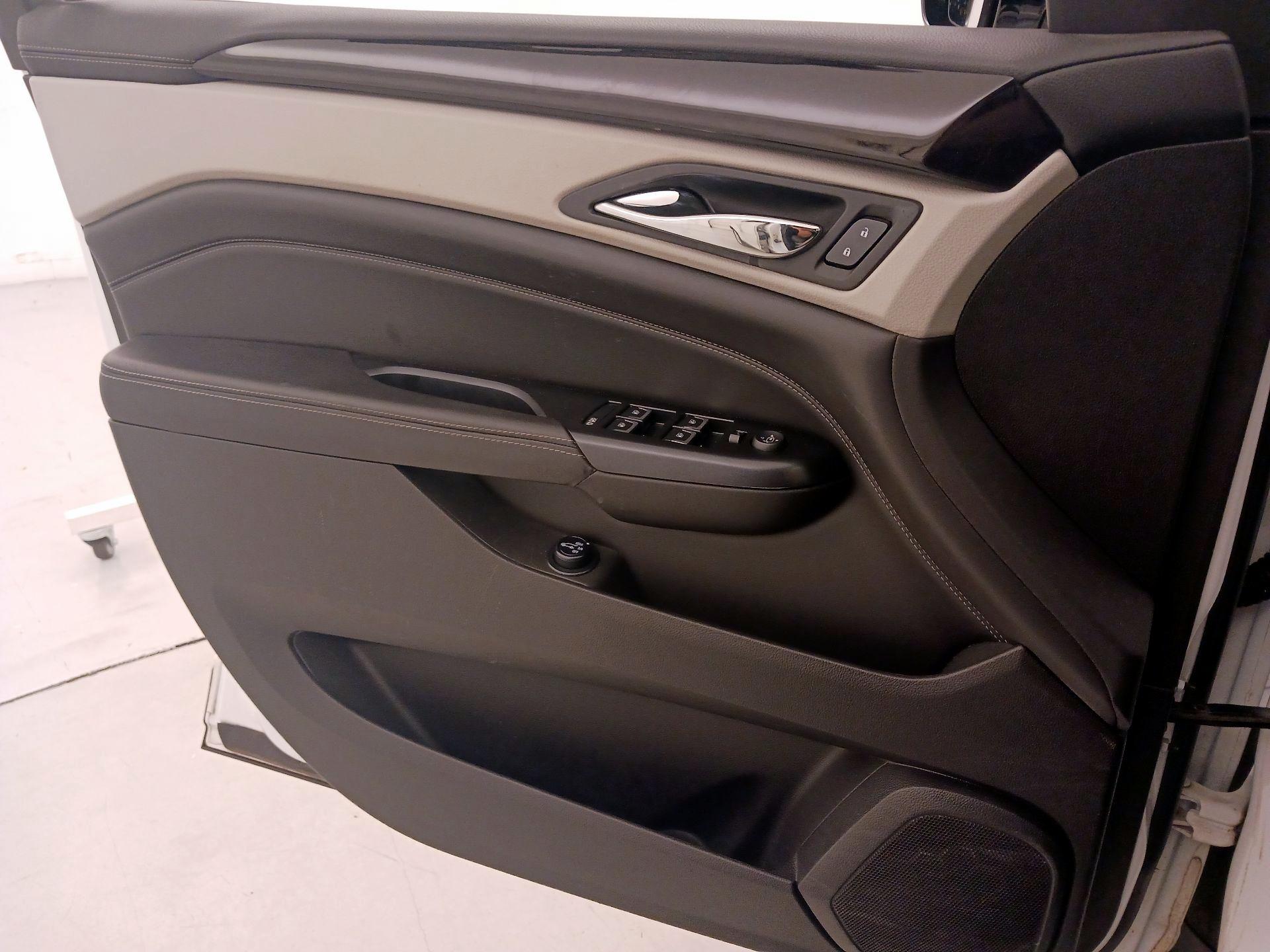 Thumbnail: 2015 Cadillac SRX - 12