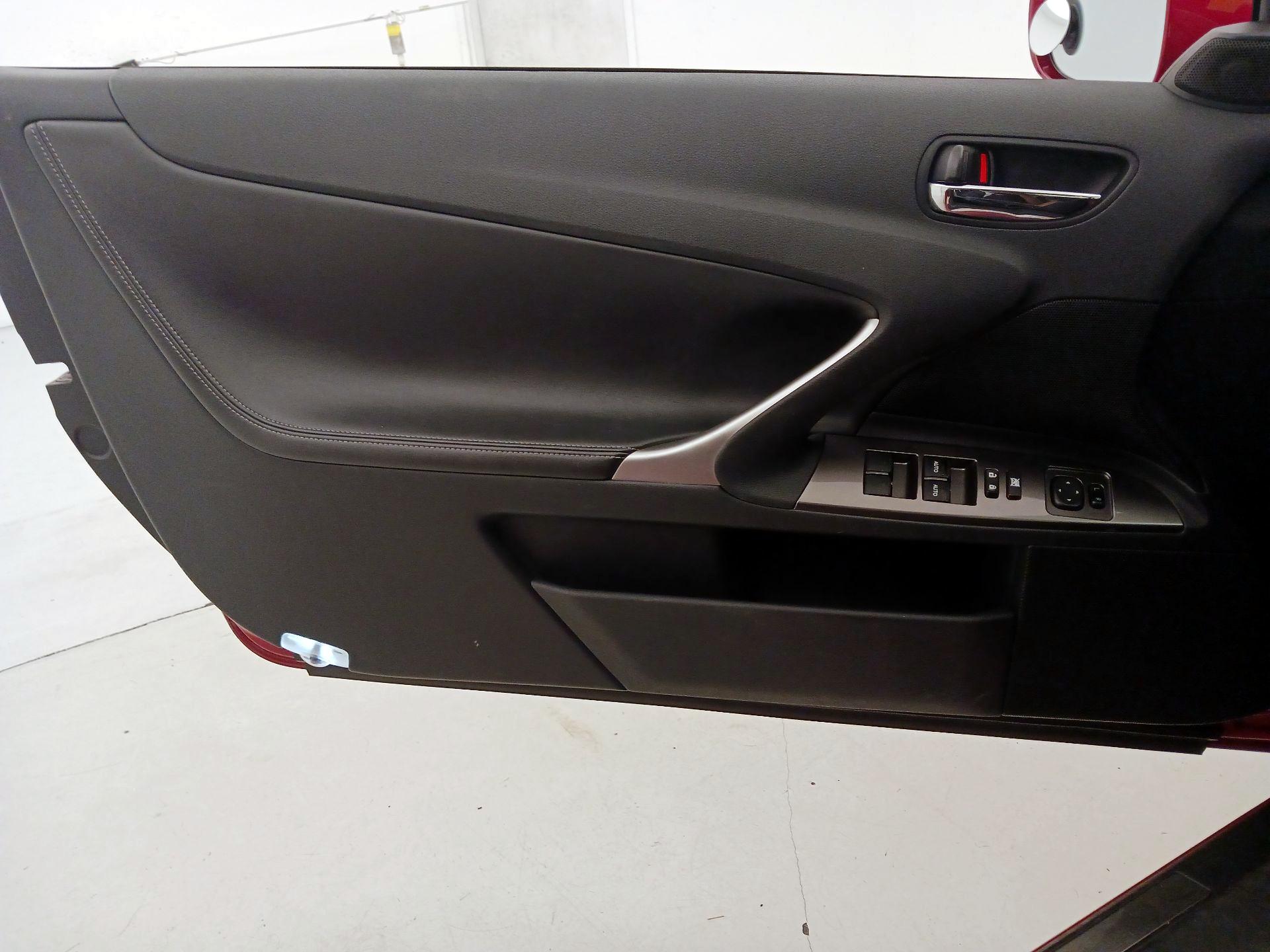 Thumbnail: 2015 Lexus IS - 12