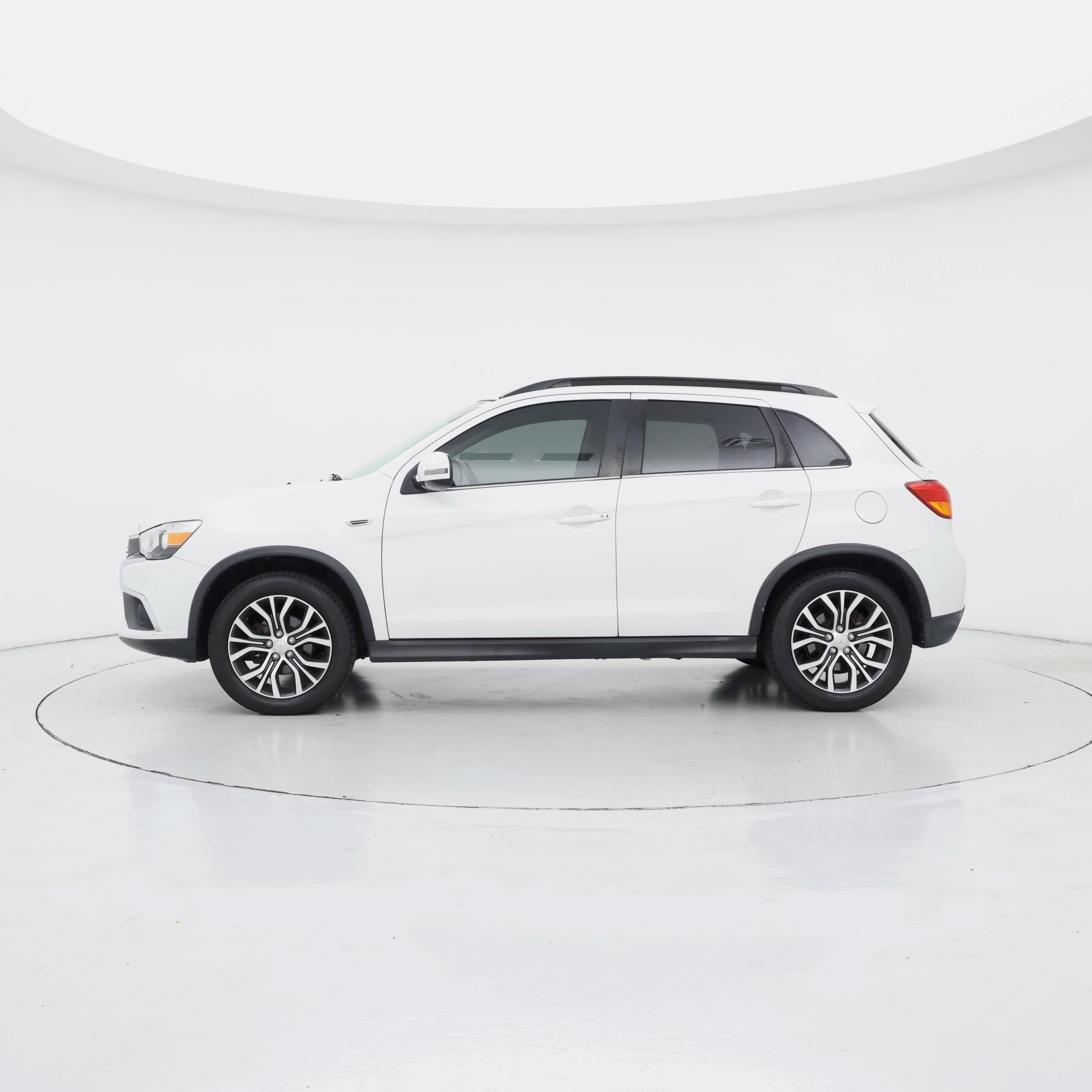 Thumbnail: 2017 Mitsubishi Outlander Sport - 3
