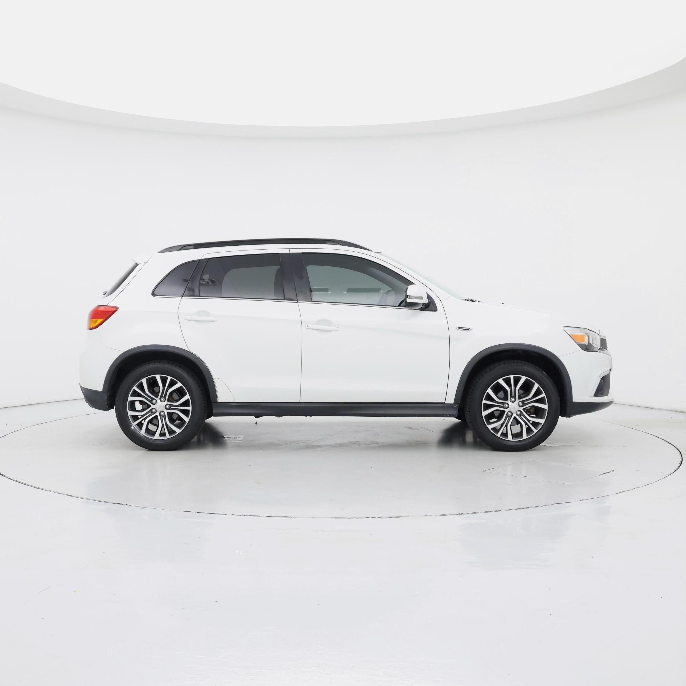 Thumbnail: 2017 Mitsubishi Outlander Sport - 7