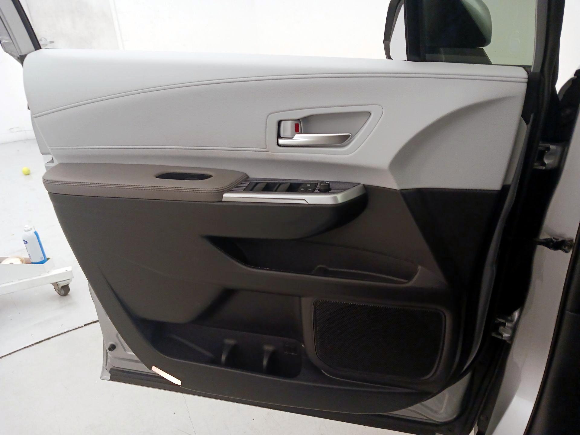 Thumbnail: 2025 Toyota Sienna - 12