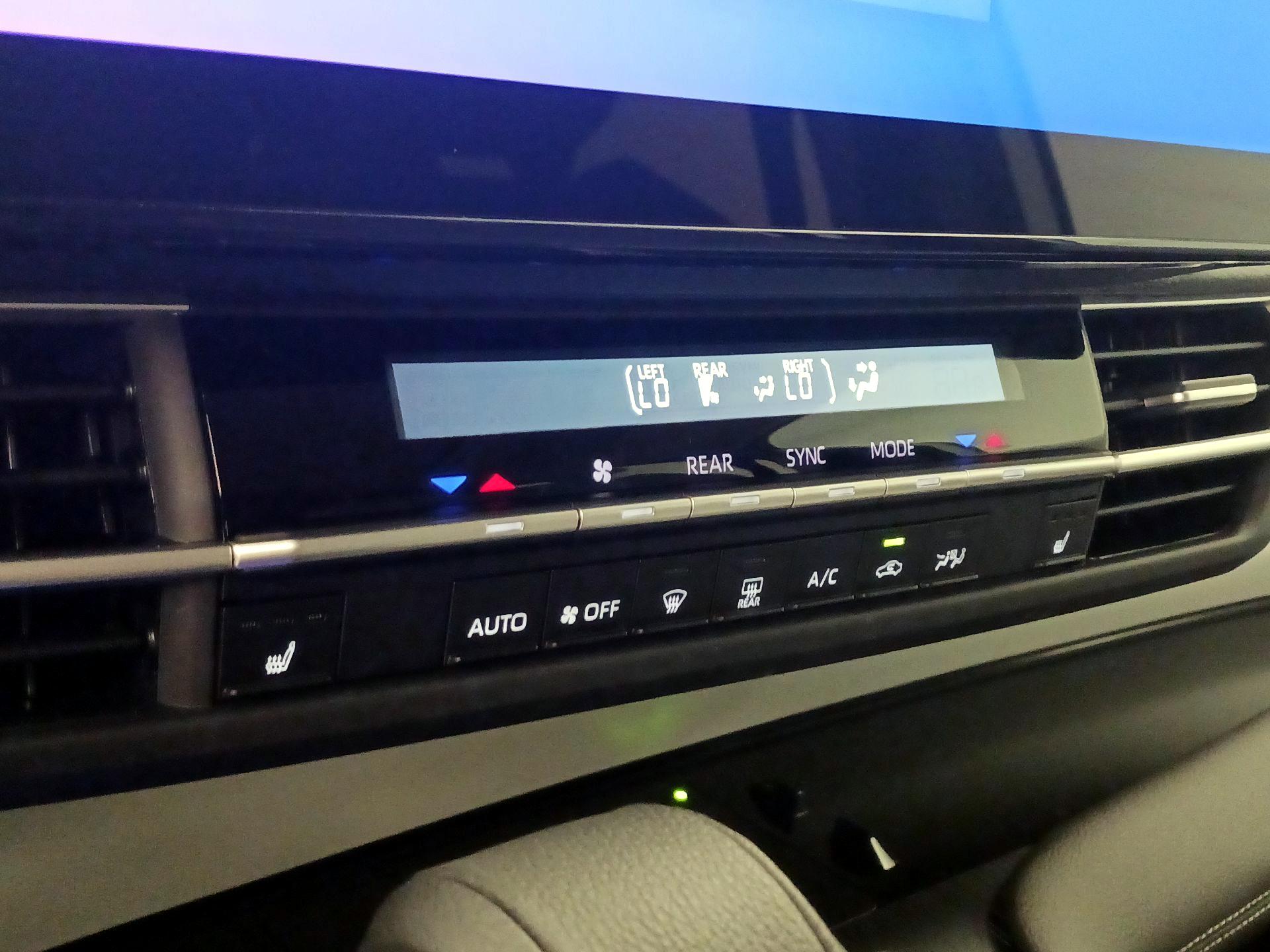 Thumbnail: 2025 Toyota Sienna - 17