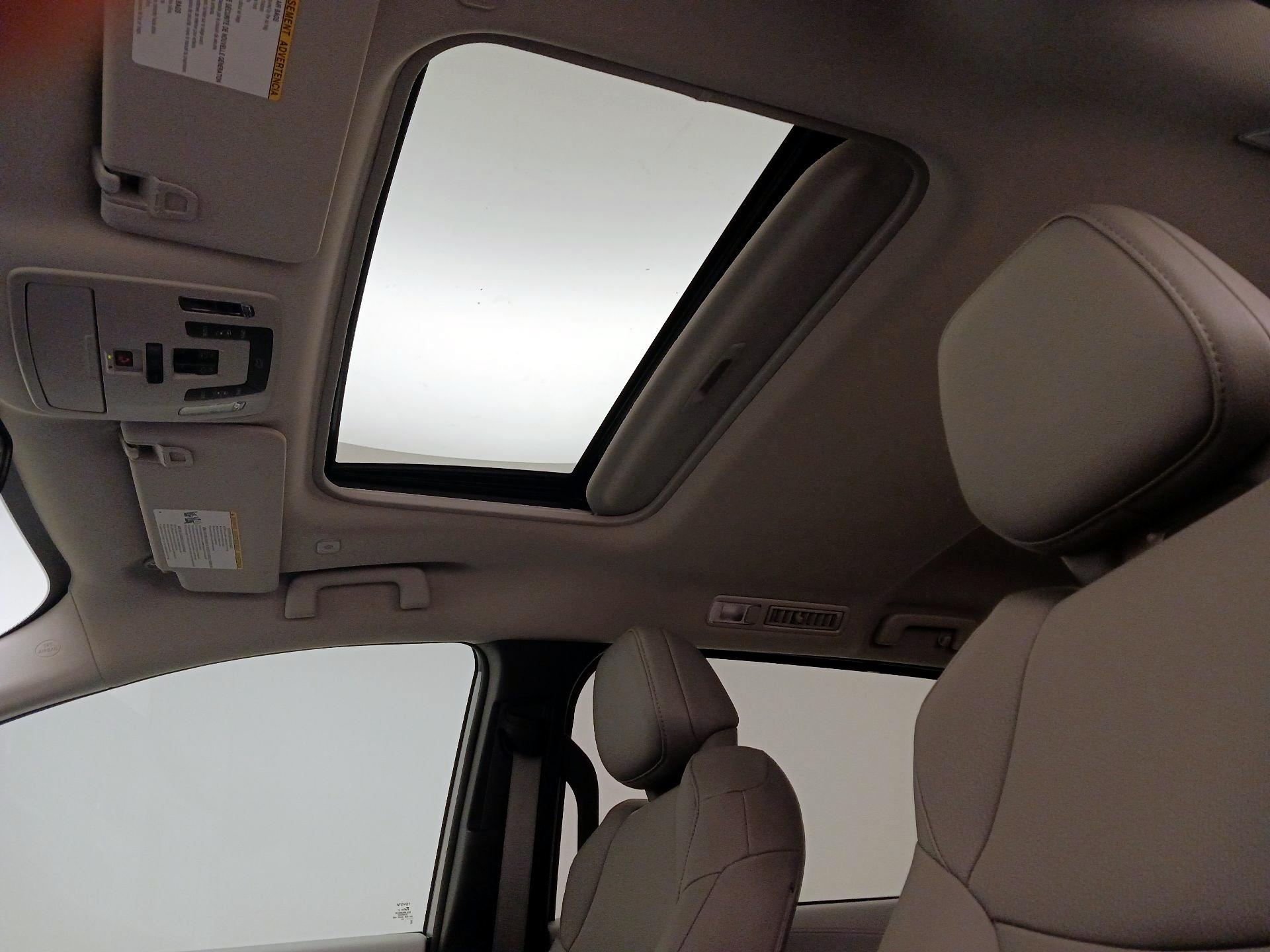 Thumbnail: 2025 Toyota Sienna - 20