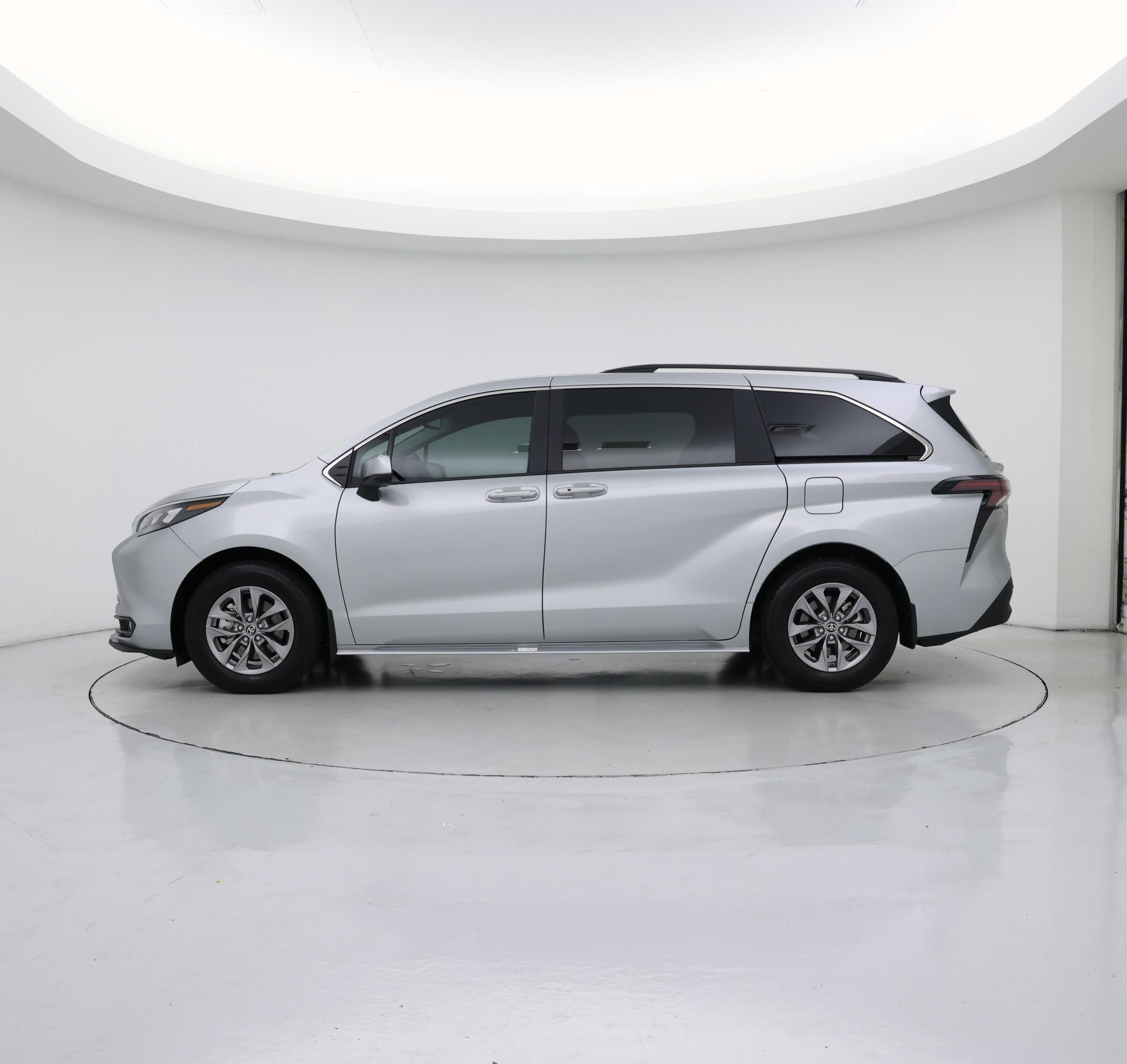 Thumbnail: 2025 Toyota Sienna - 3