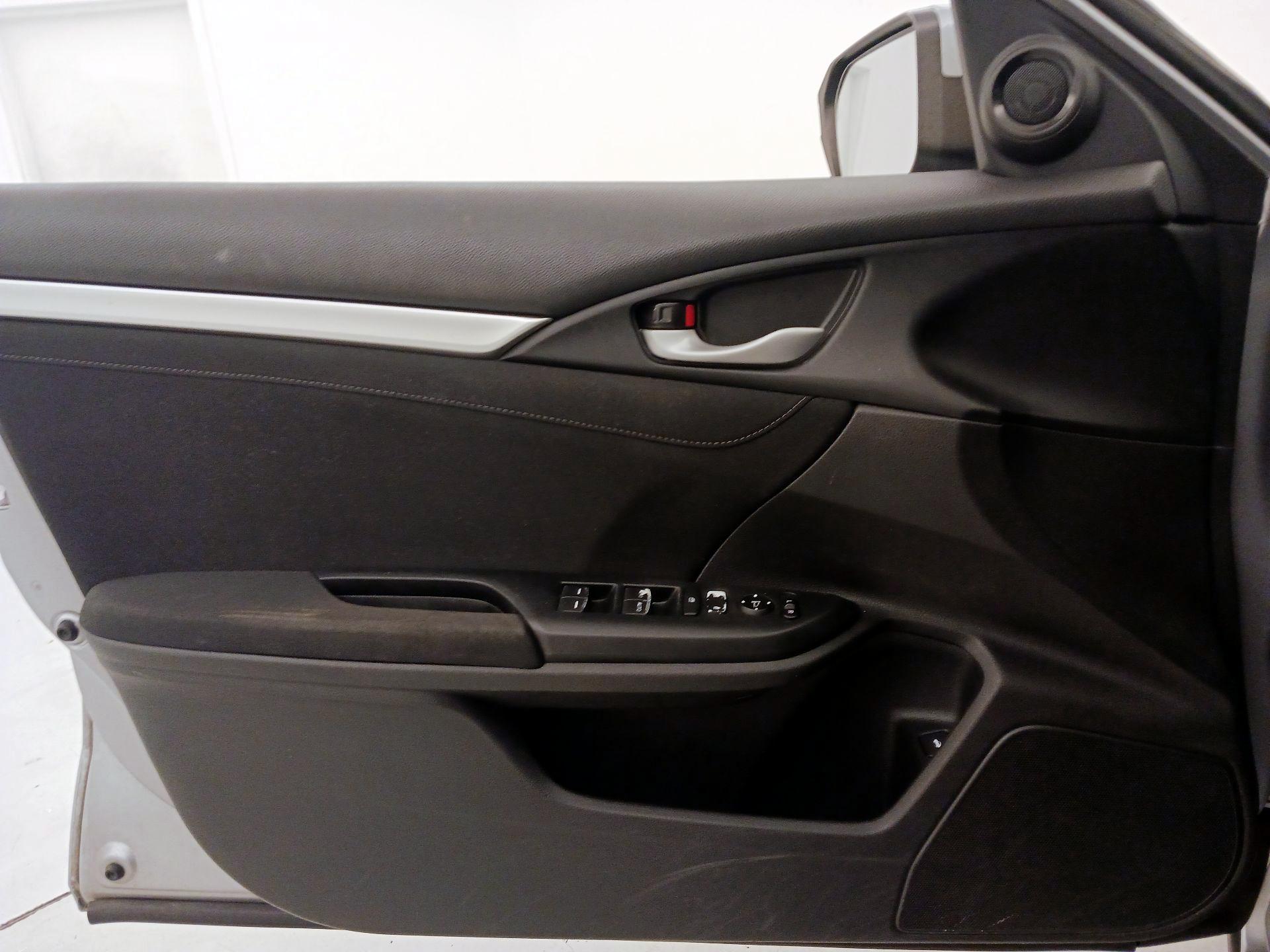 Thumbnail: 2016 Honda Civic - 12
