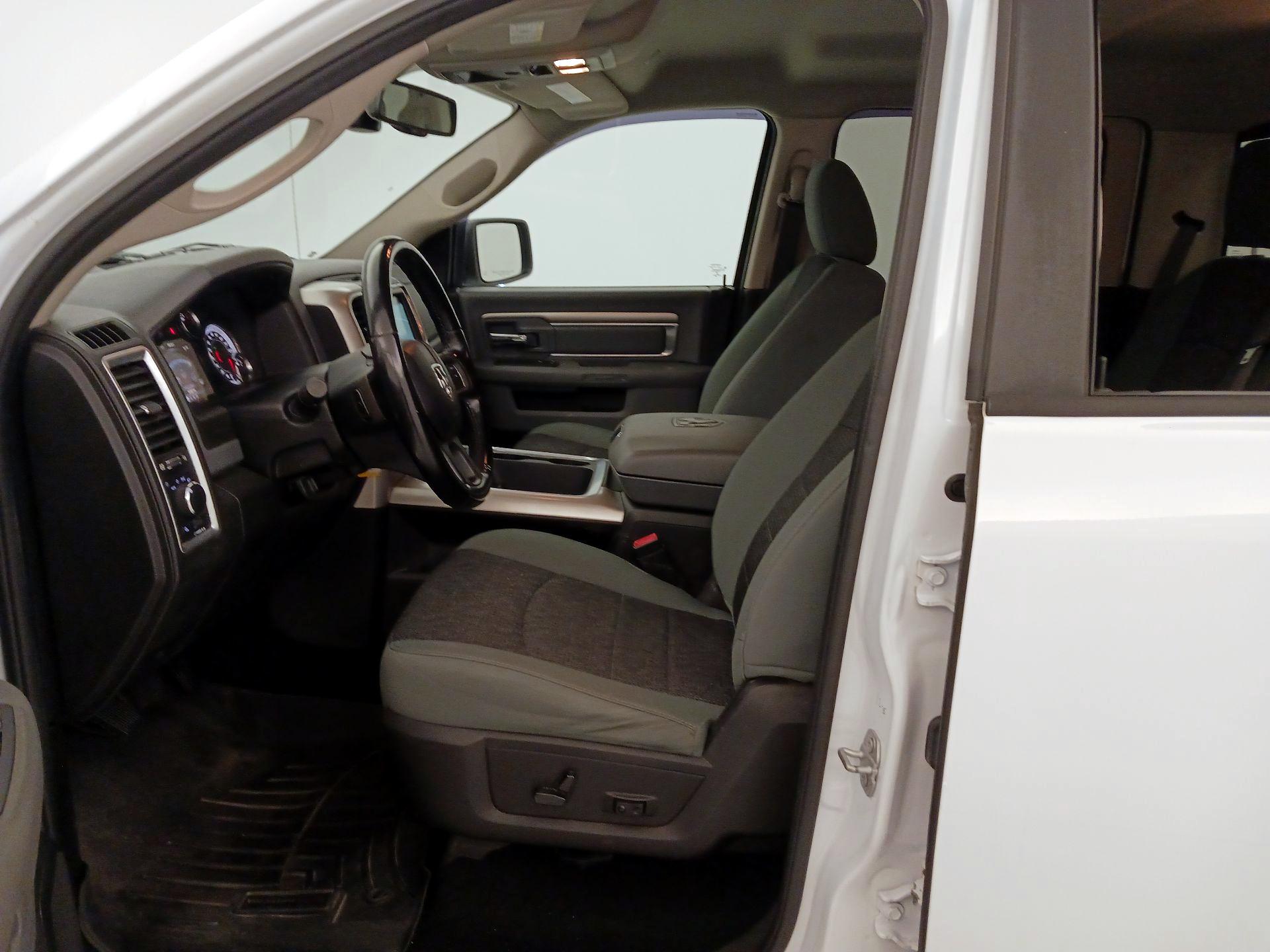 Thumbnail: 2020 RAM 1500 Classic - 11