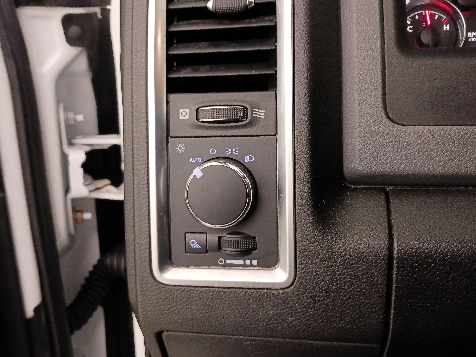 Thumbnail: 2020 RAM 1500 Classic - 13