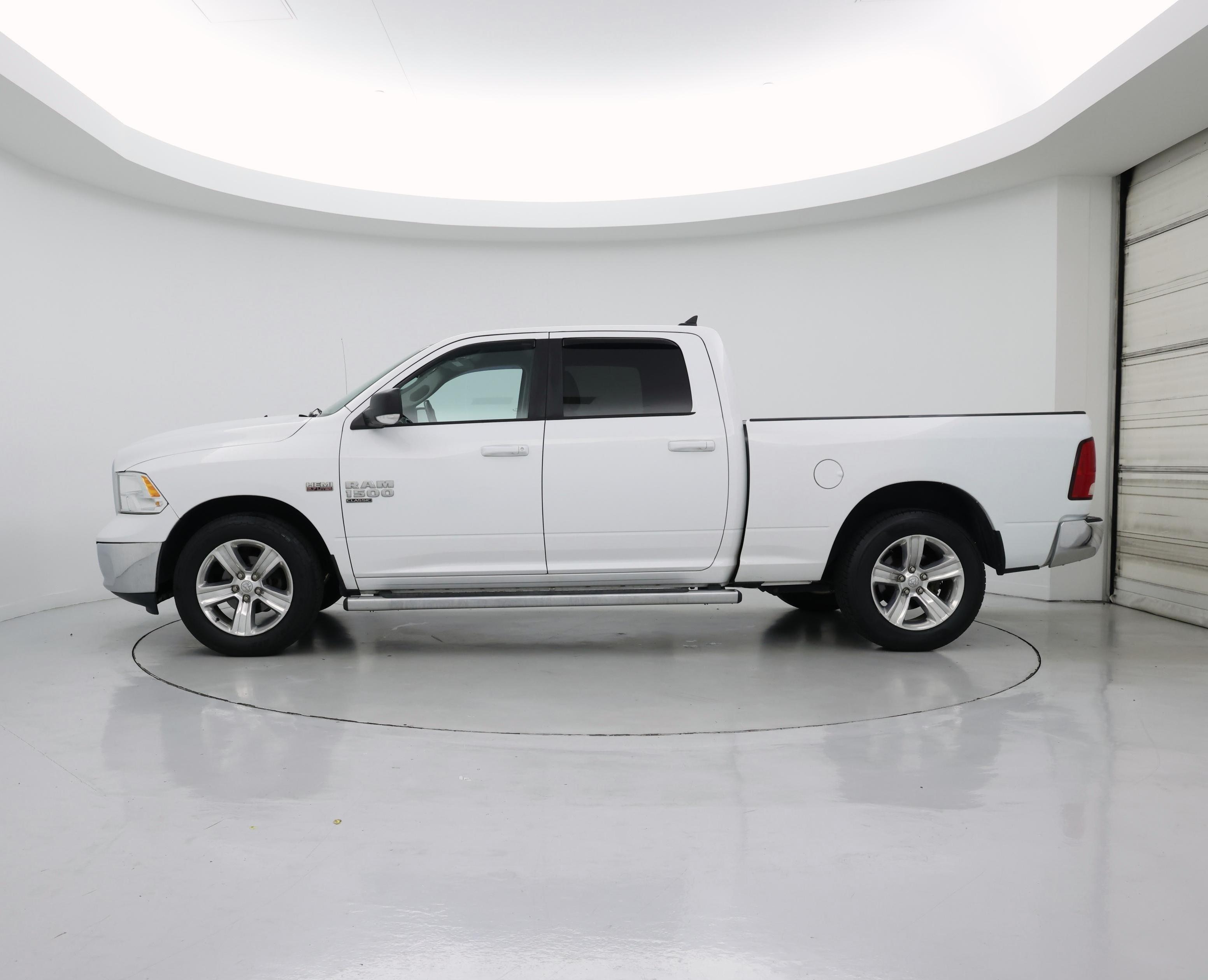 Thumbnail: 2020 RAM 1500 Classic - 3