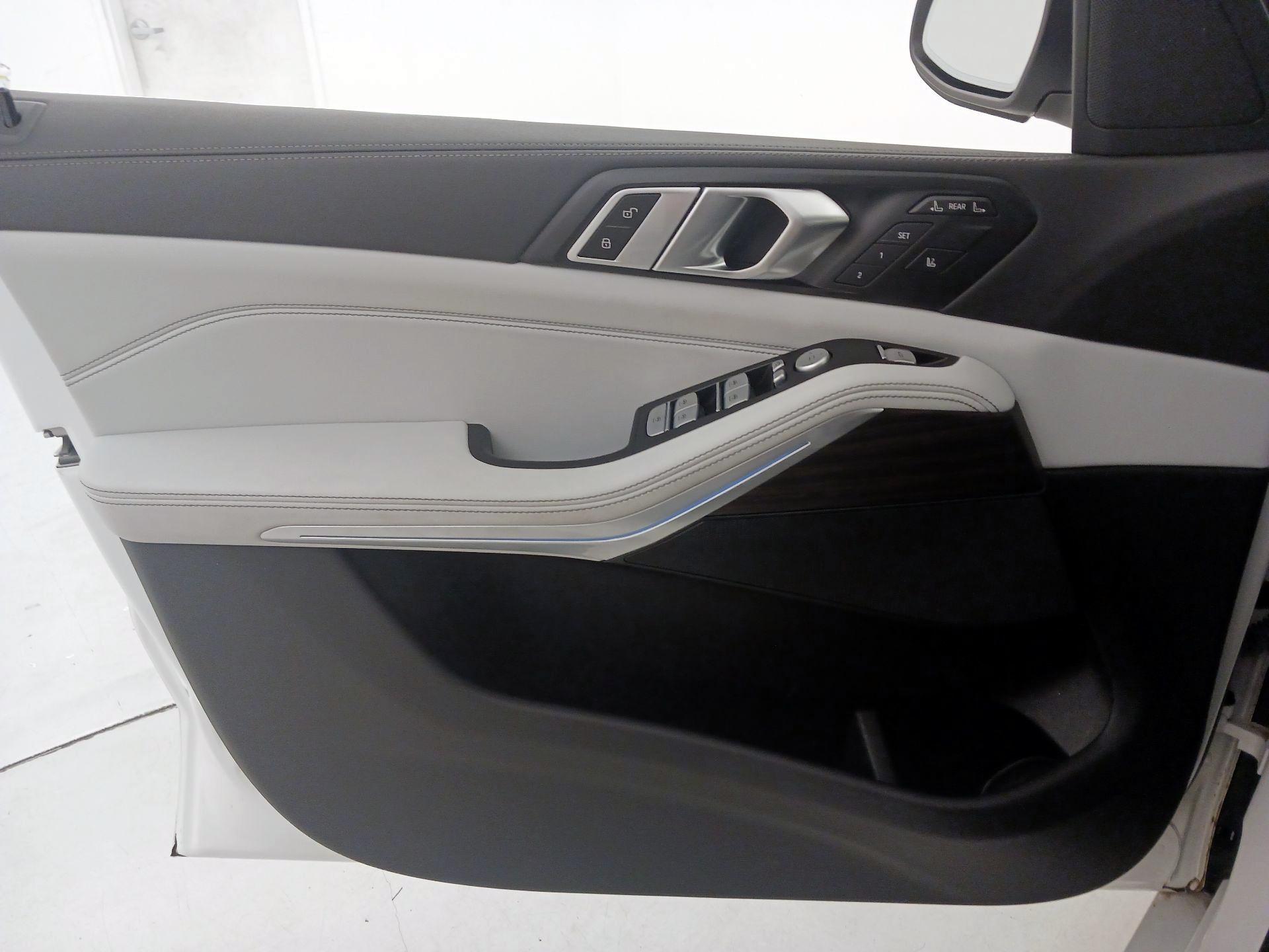 Thumbnail: 2023 BMW X7 - 12
