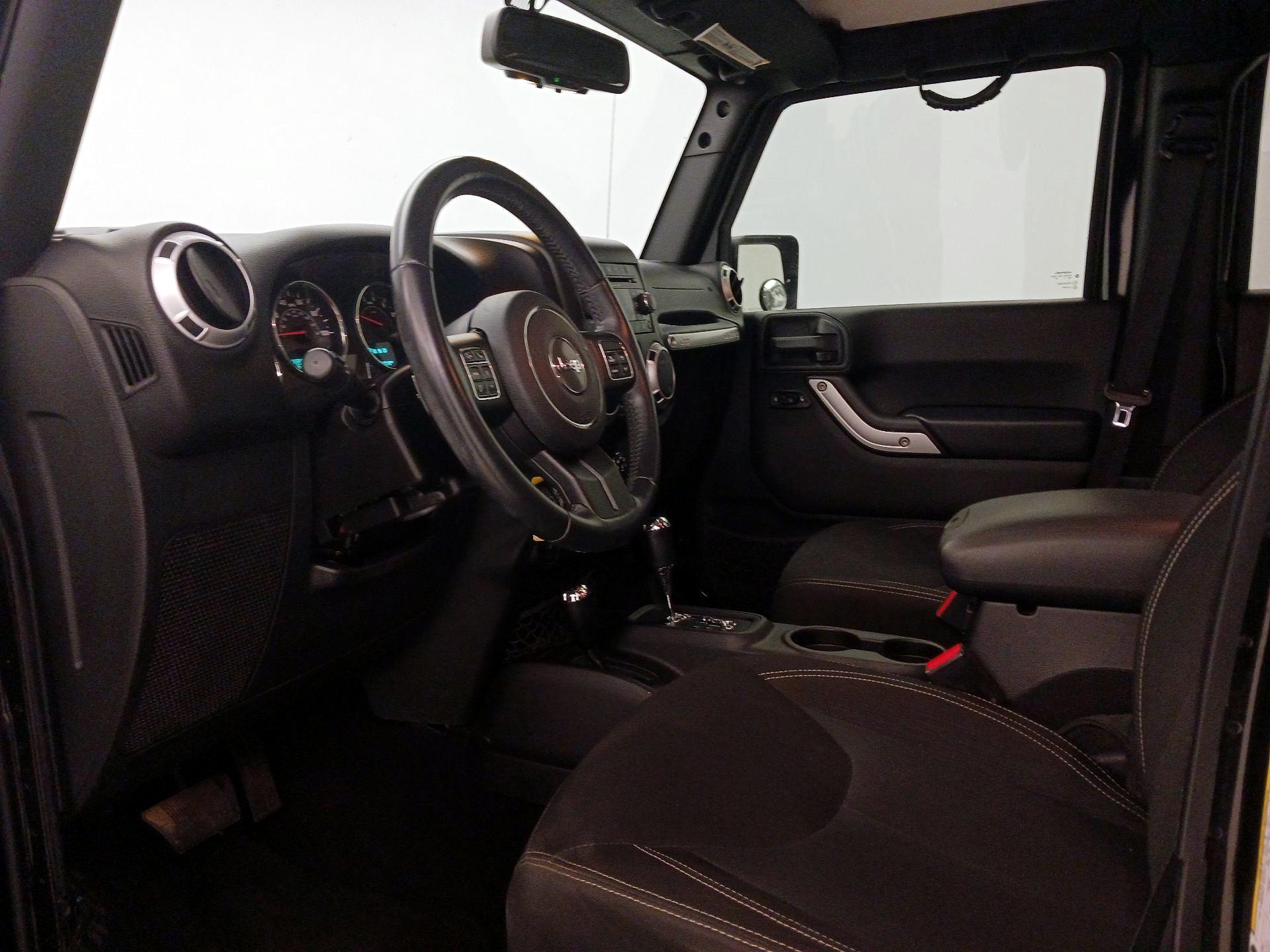 Thumbnail: 2016 Jeep Wrangler - 11