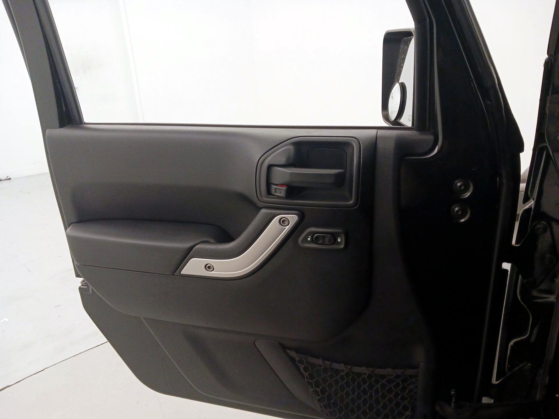 Thumbnail: 2016 Jeep Wrangler - 12