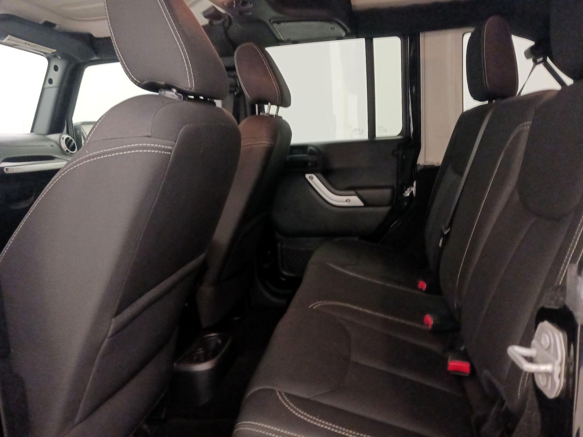 Thumbnail: 2016 Jeep Wrangler - 17