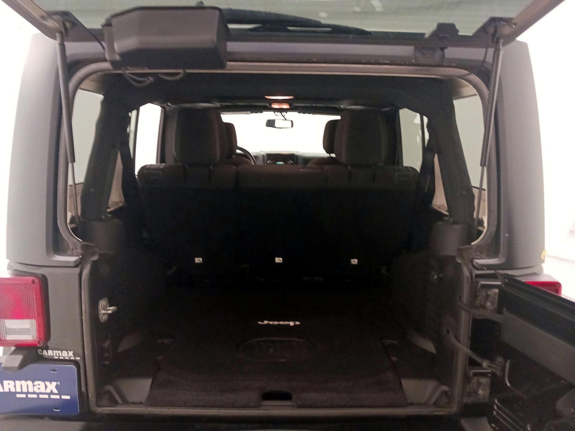 Thumbnail: 2016 Jeep Wrangler - 18