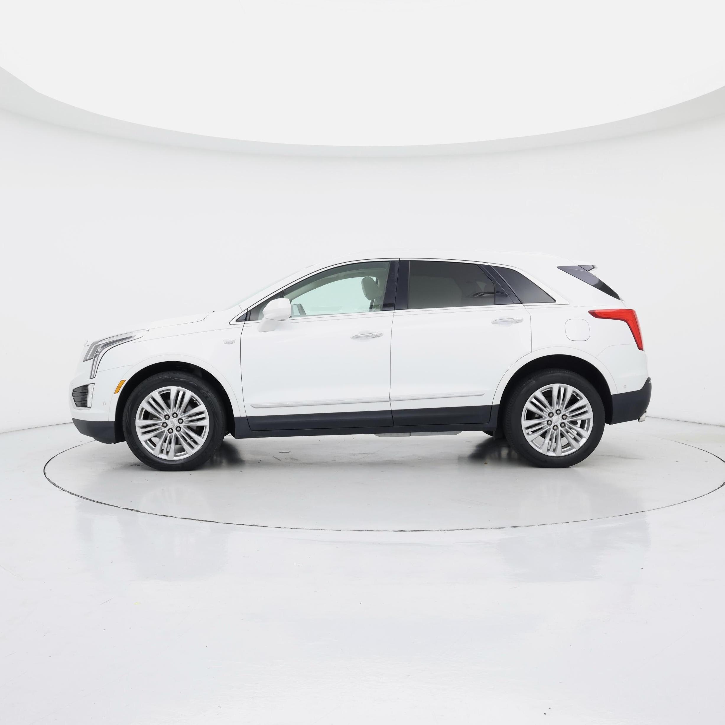 Thumbnail: 2019 Cadillac XT5 - 3